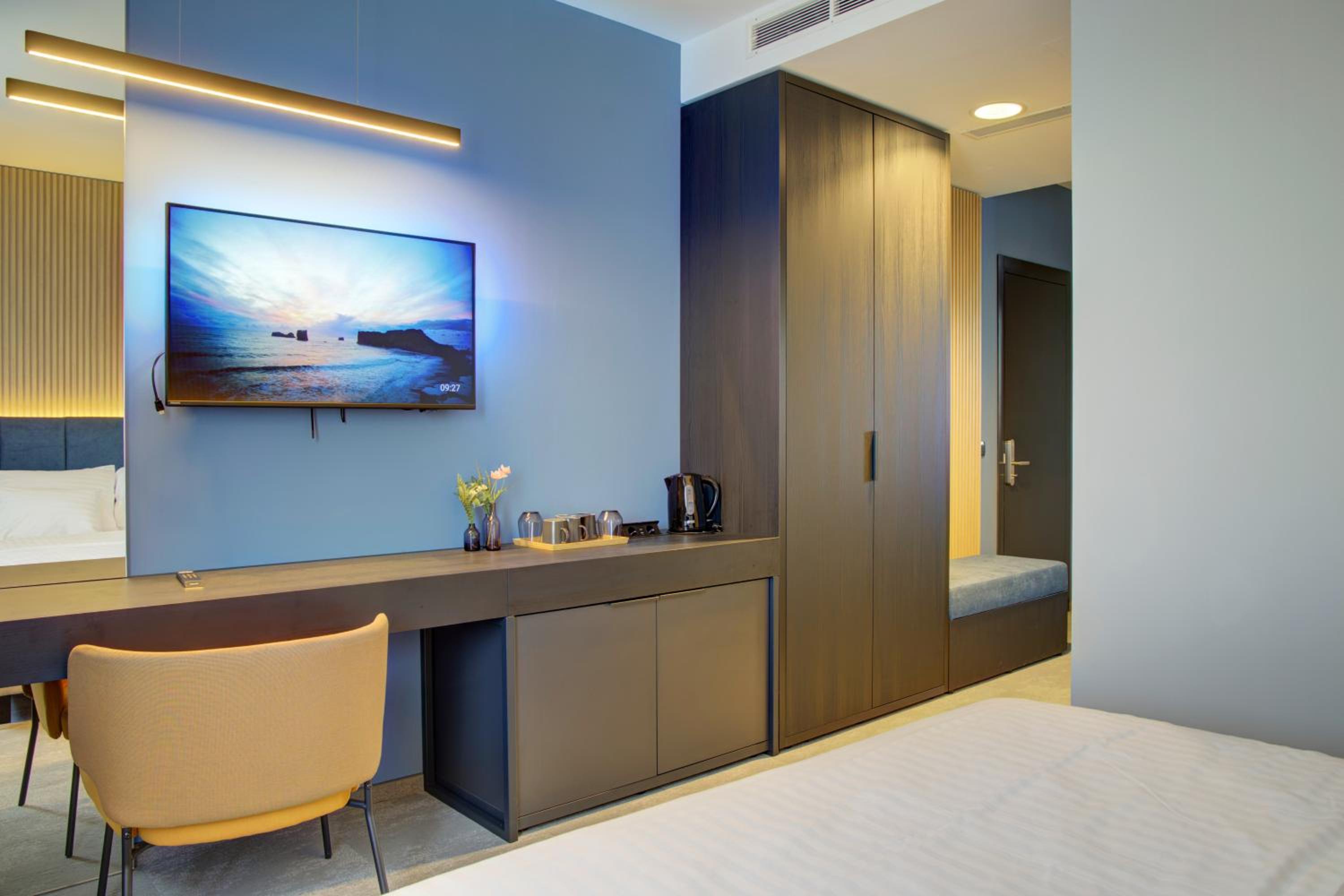 Deluxe Family Room - Photo 3