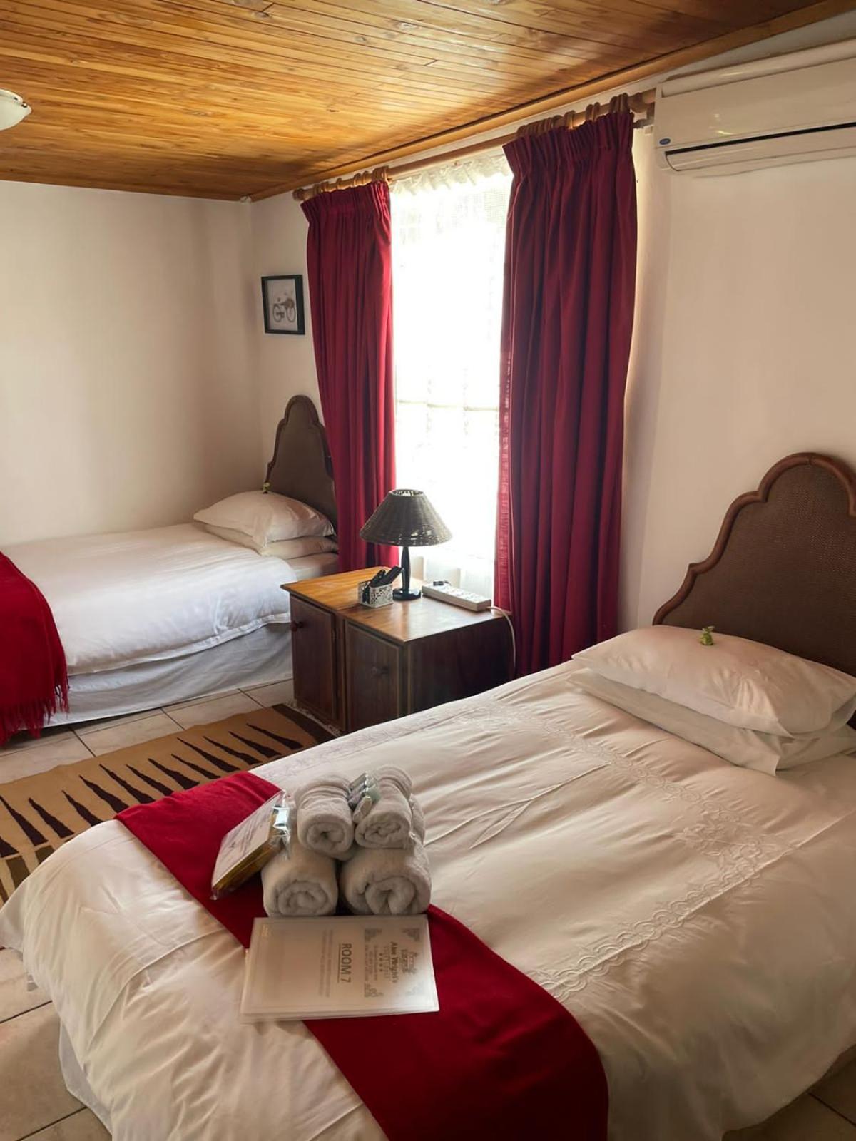 Standard Twin Room photo 3