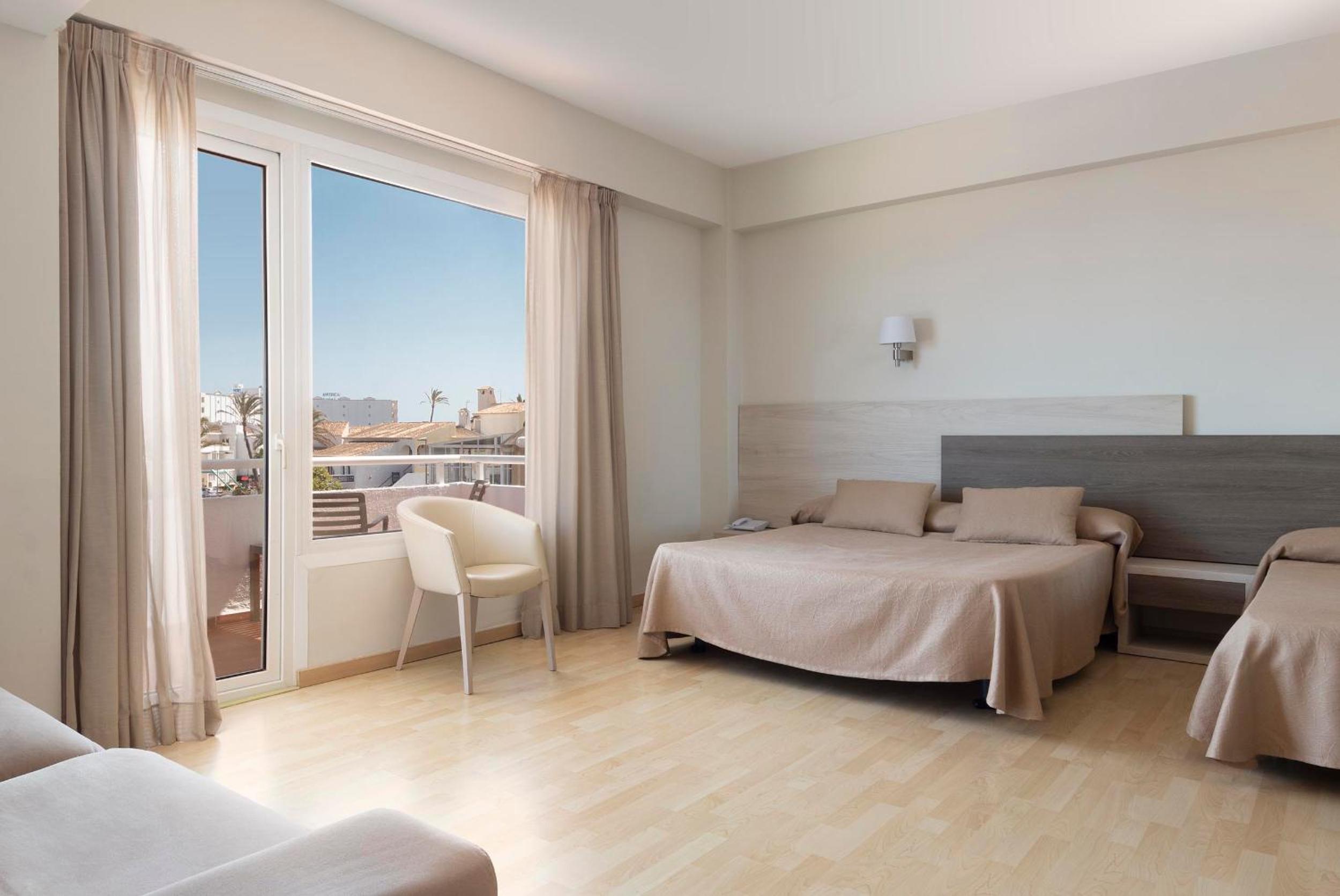 Habitación Cuádruple Clásica (2 adultos + 2 niños)