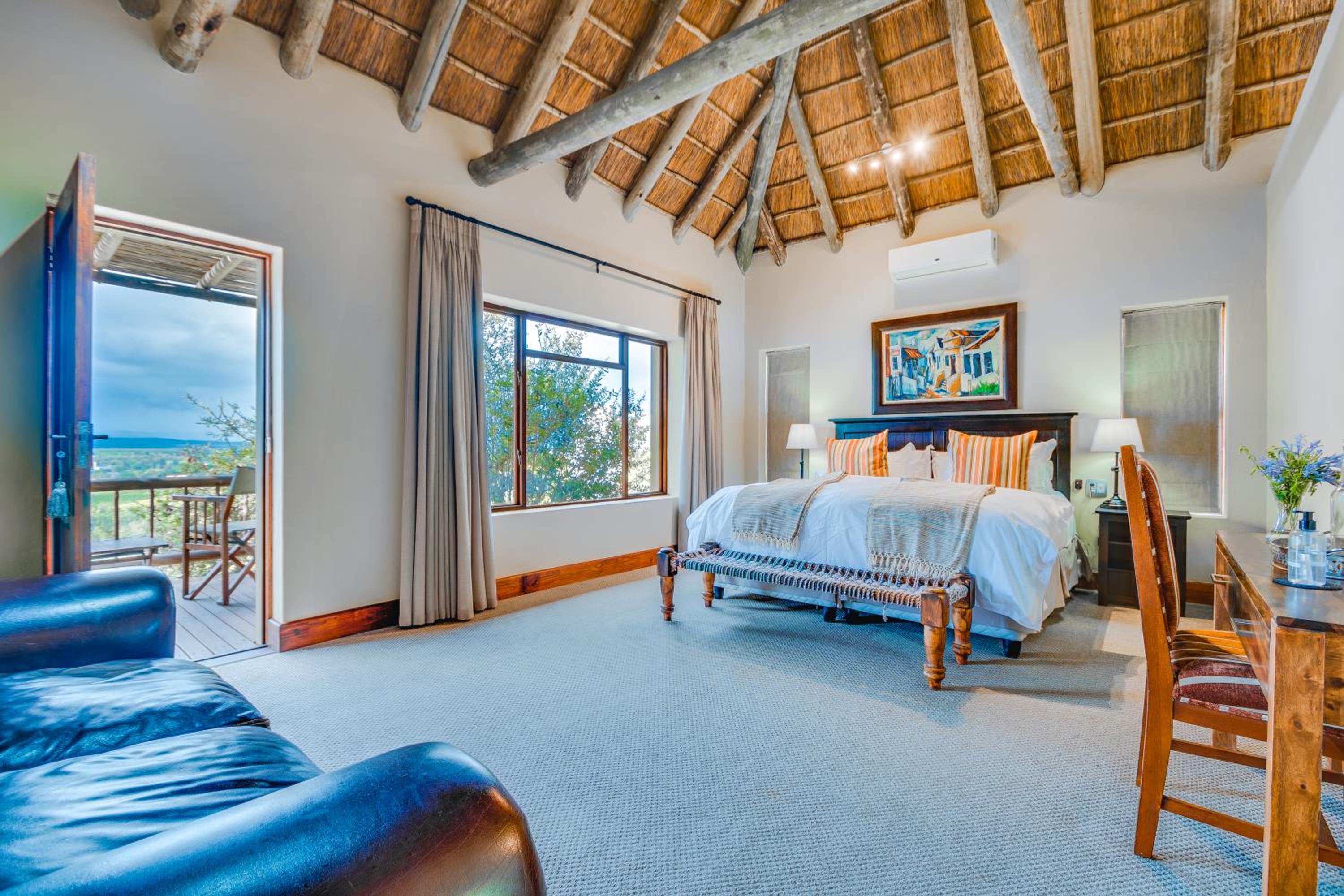 Luxury Family Room - Photo 17