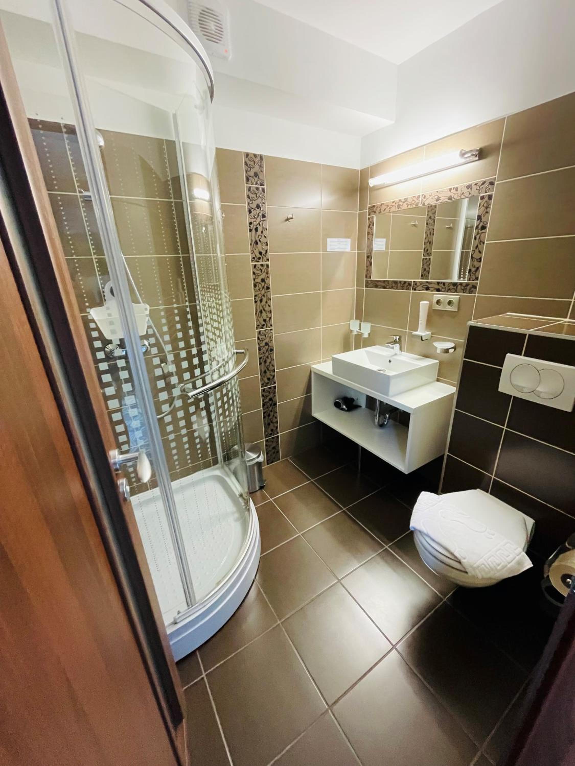 Double Room - Photo 5