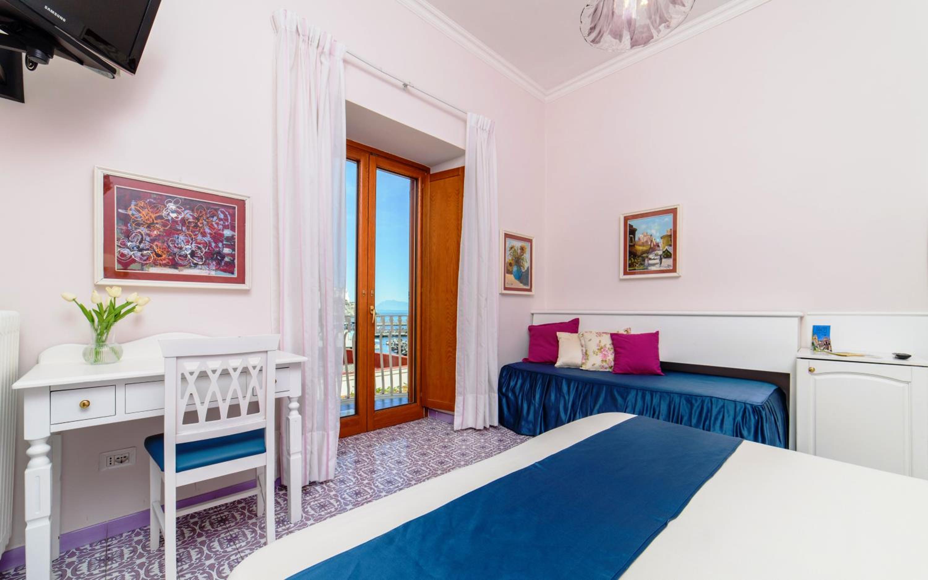 Double or Twin Room with Partial Sea View - Photo 7