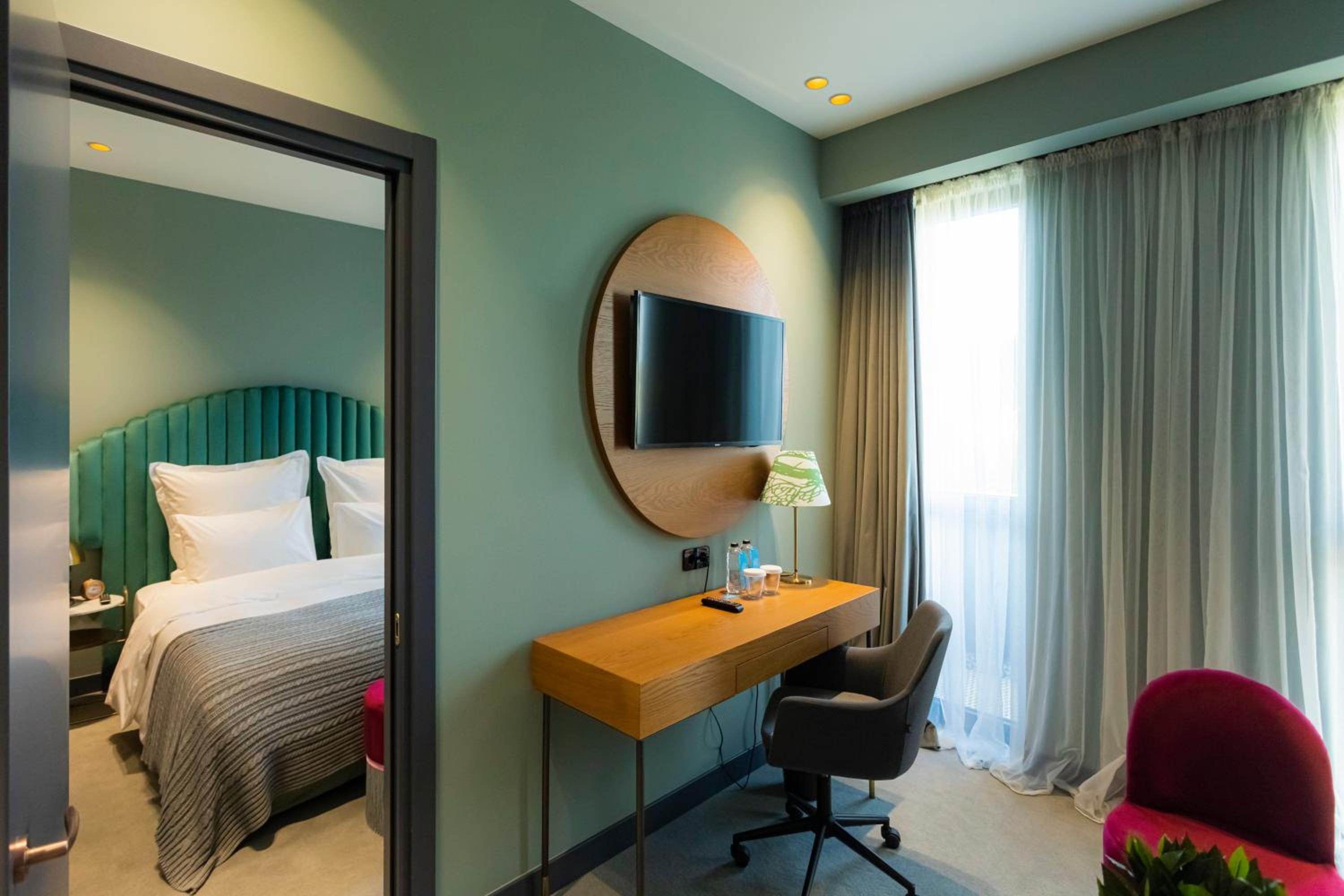 Executive Suite - Photo 5
