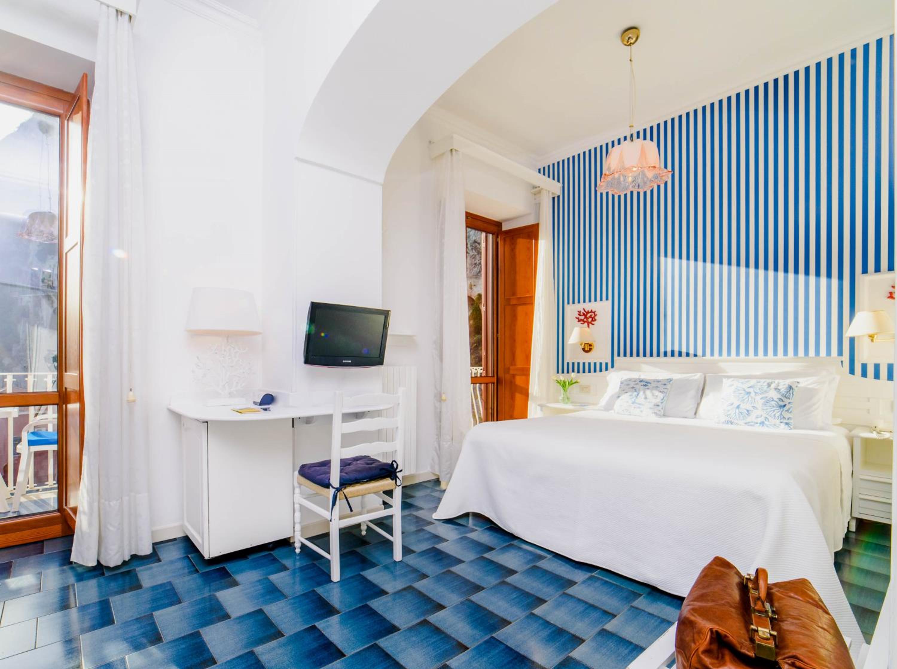 Double or Twin Room with Partial Sea View