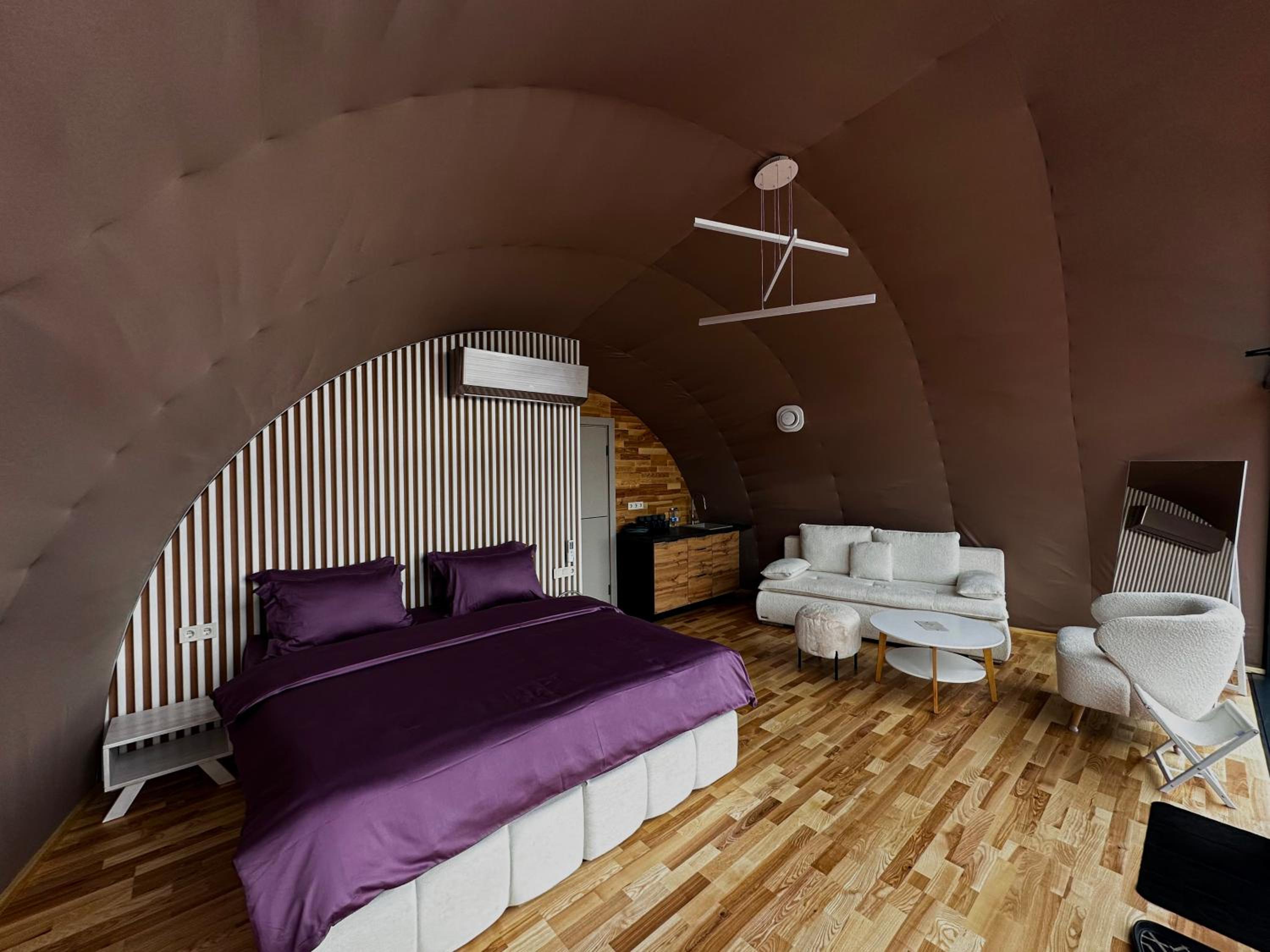 Apartment With Mountain View