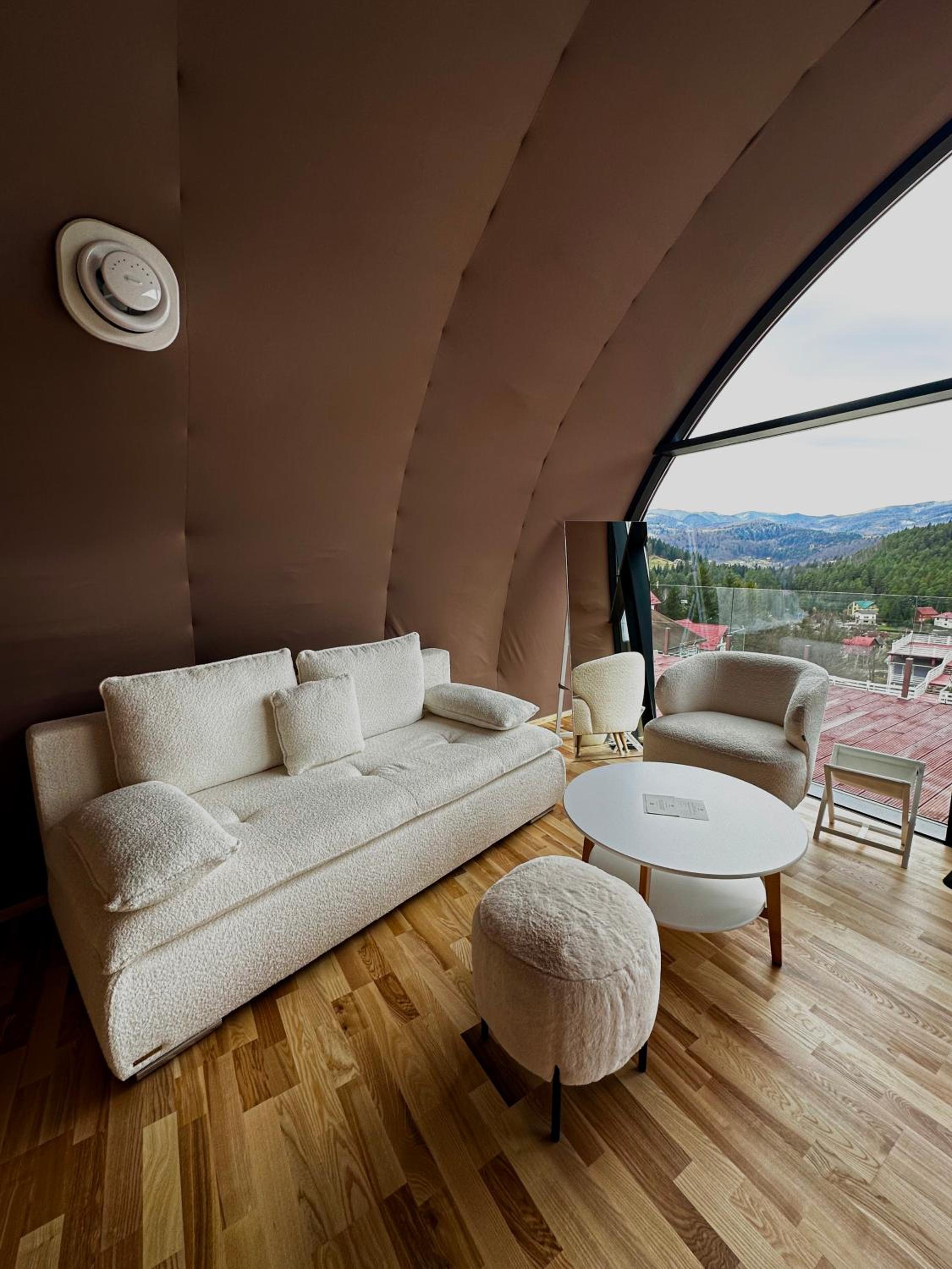 Apartment With Mountain View