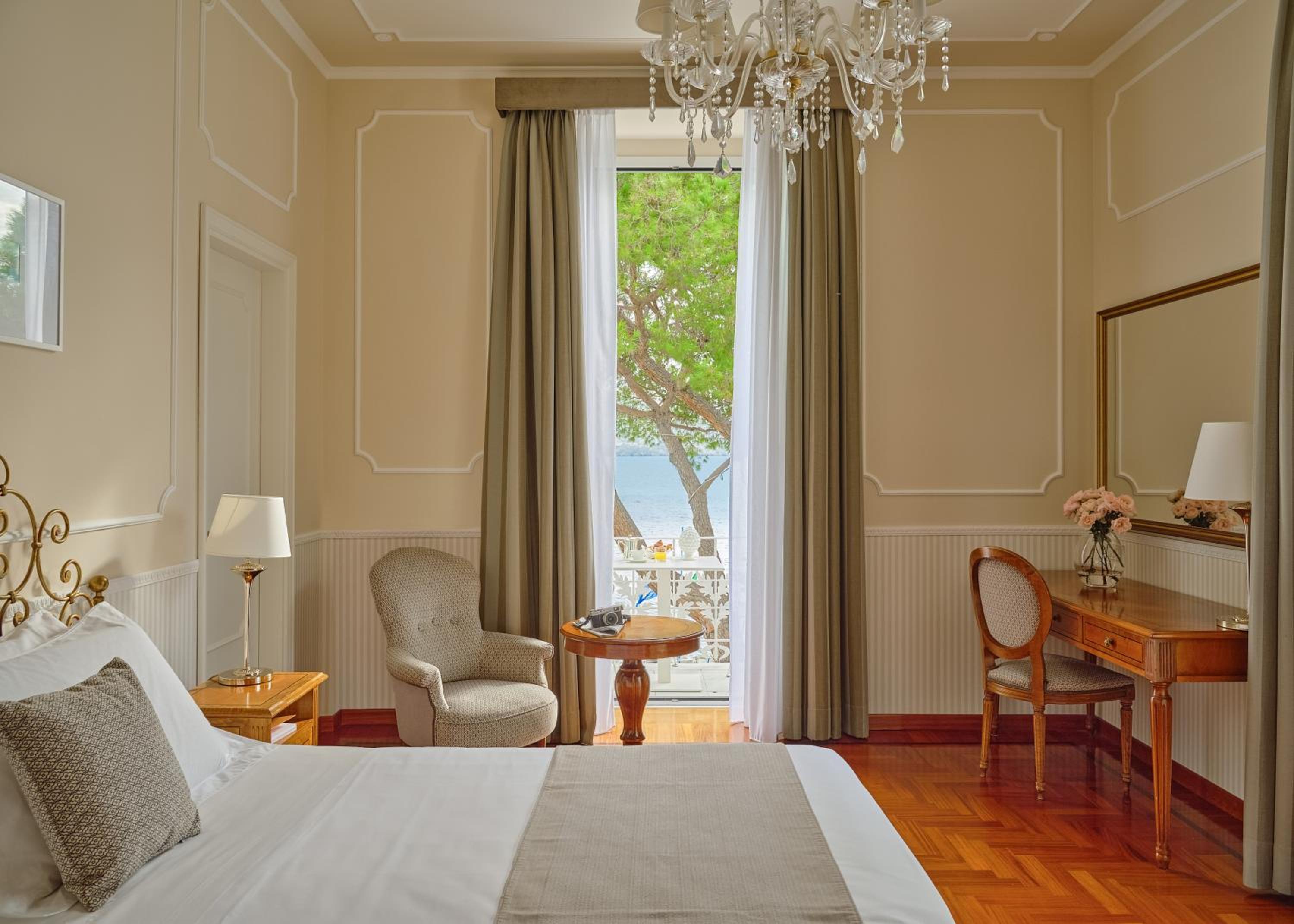 Suite with Balcony and Sea View