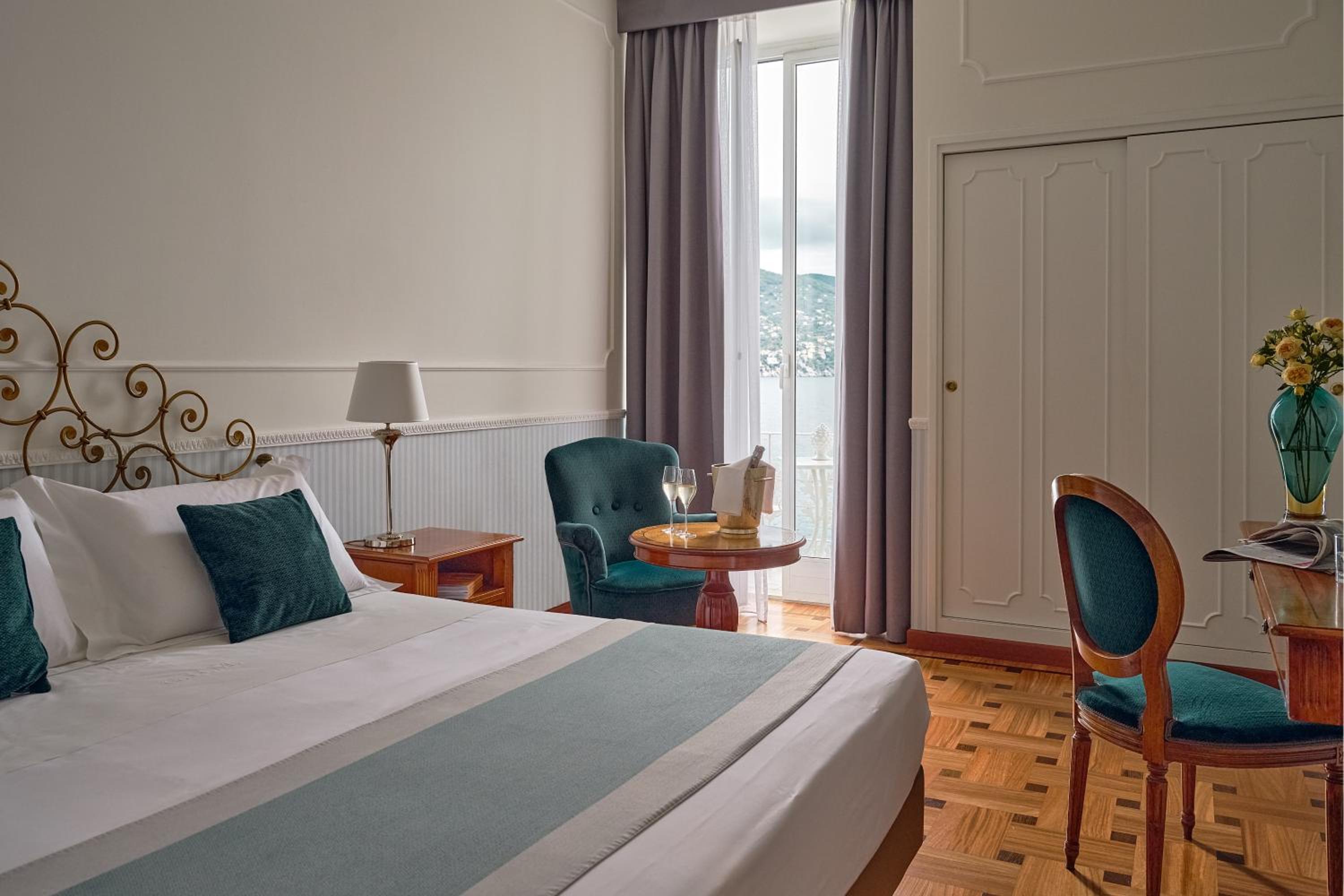 Deluxe Double Room with Balcony and Sea View