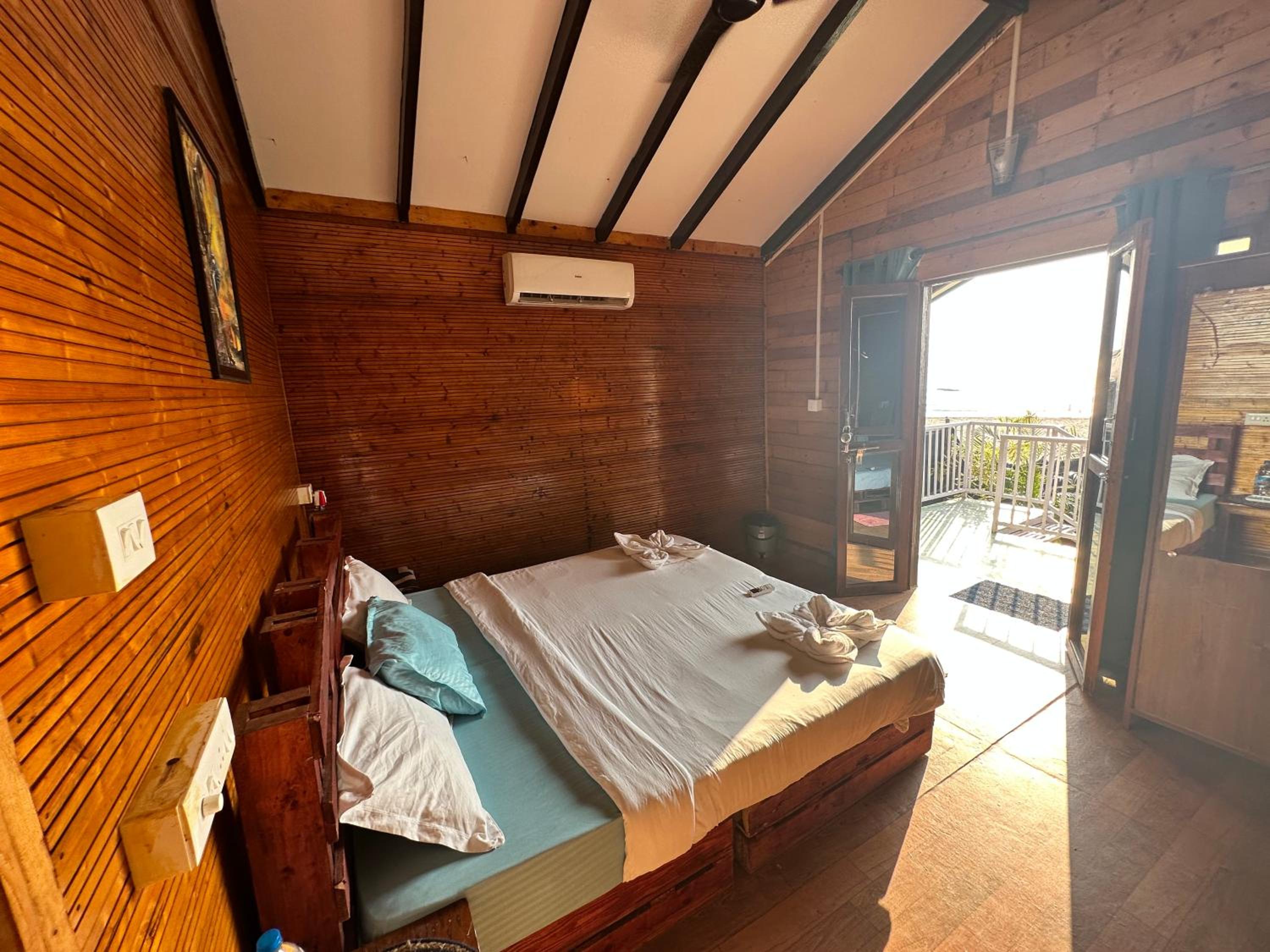 Deluxe Cottage with sea view first floor ( 164 feet from common home )