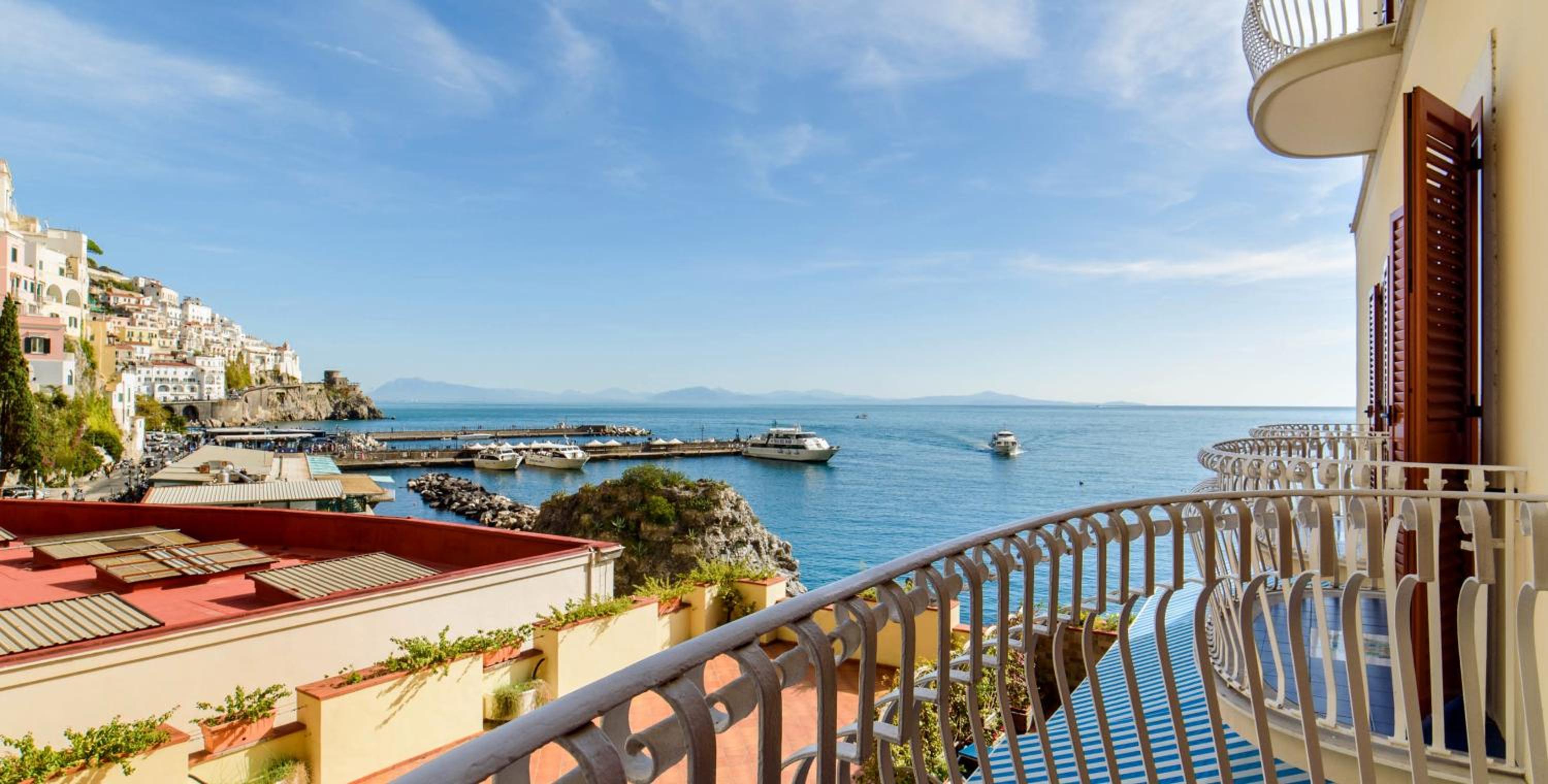 Double or Twin Room with Partial Sea View - Photo 9