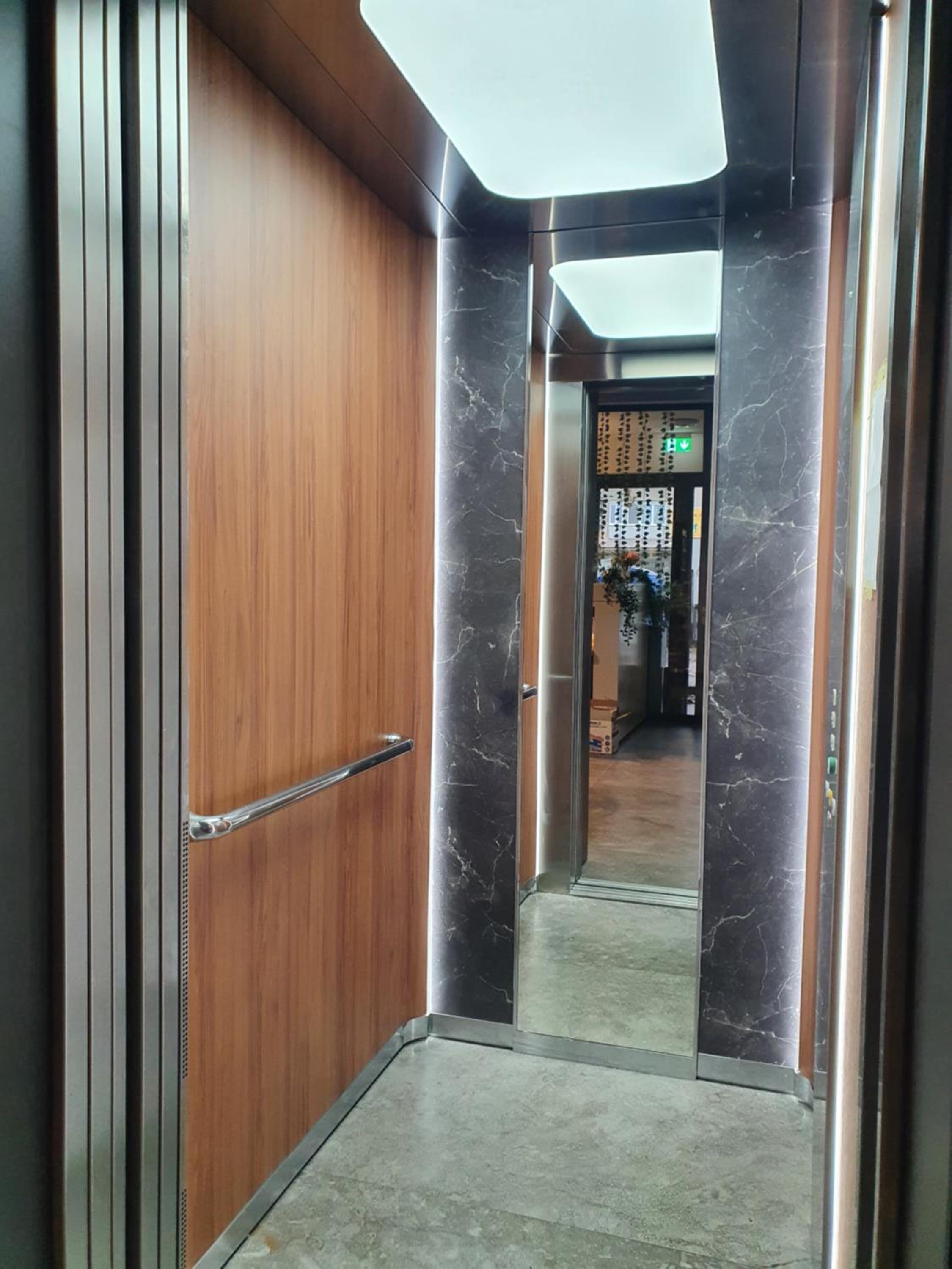 Deluxe Double Room with Balcony - Photo 9