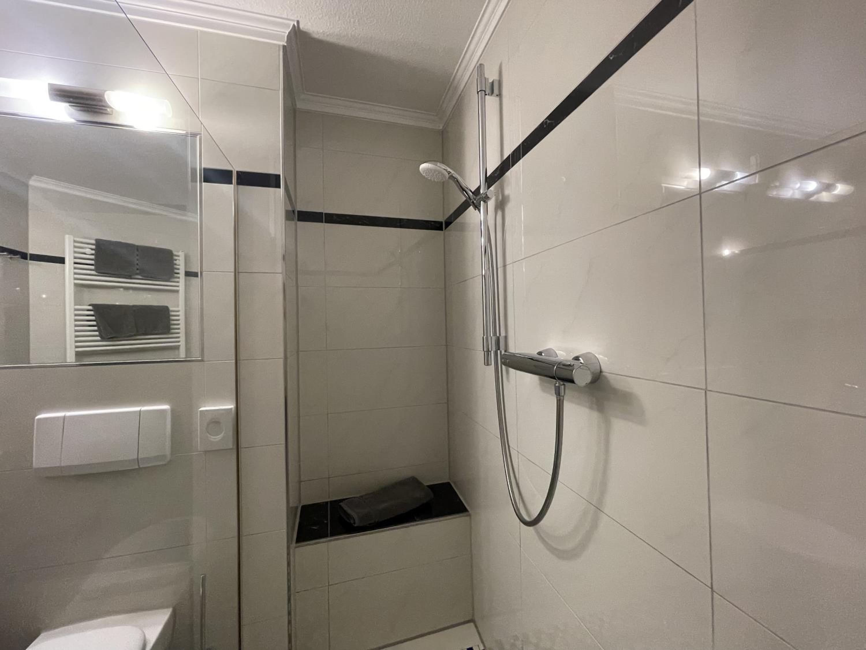 Double Room - Photo 10
