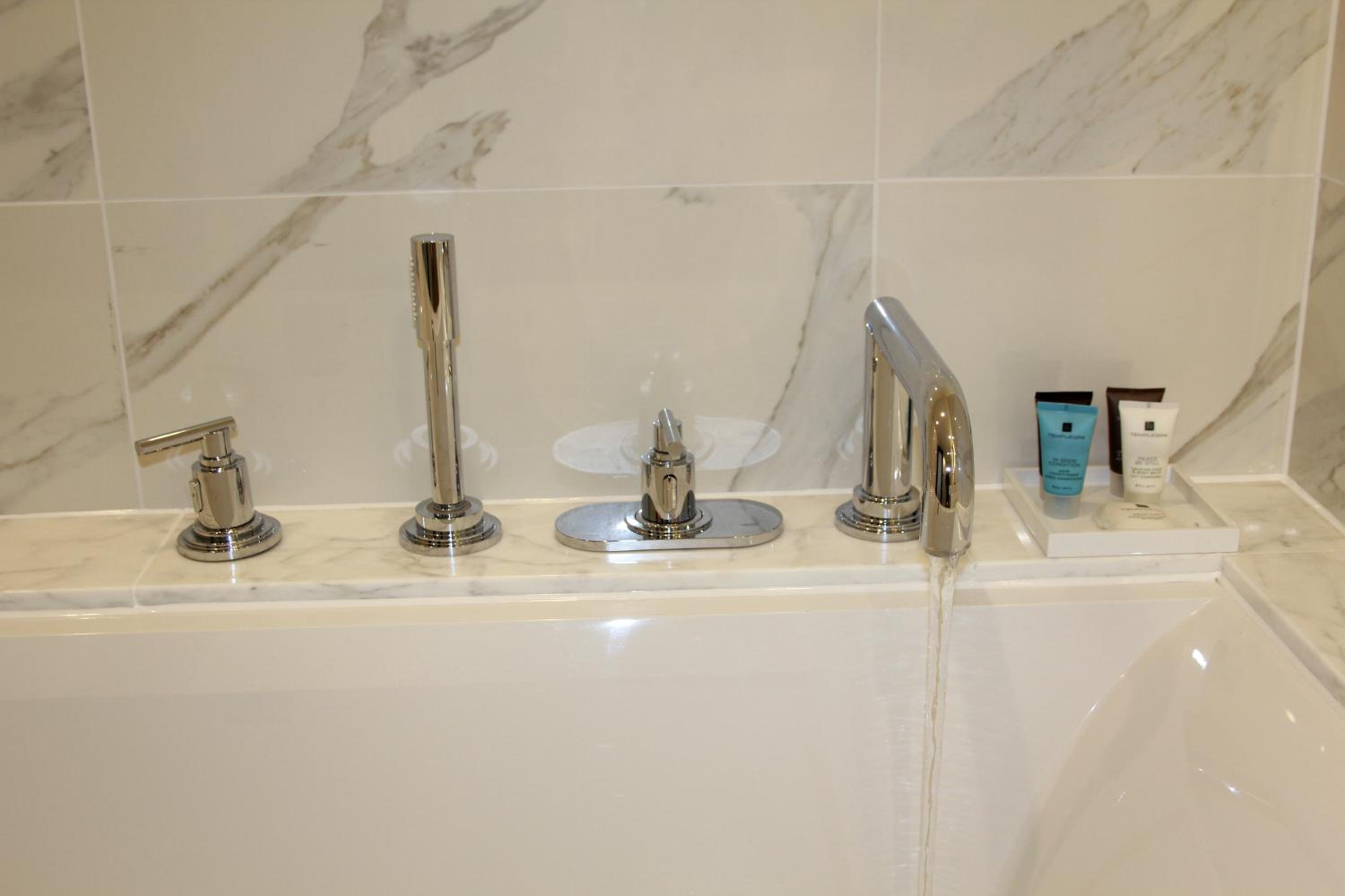 Hill Collection Suite - Photo 4