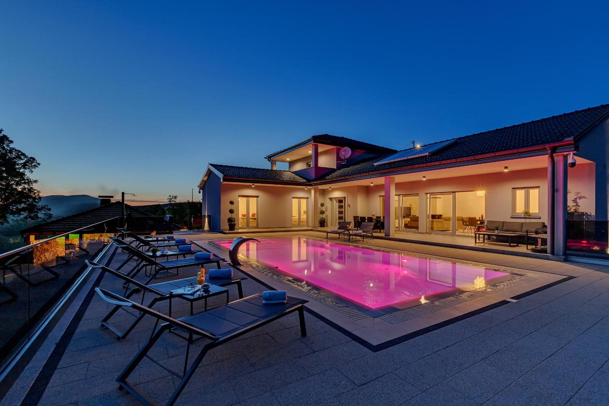 Villa photo 2