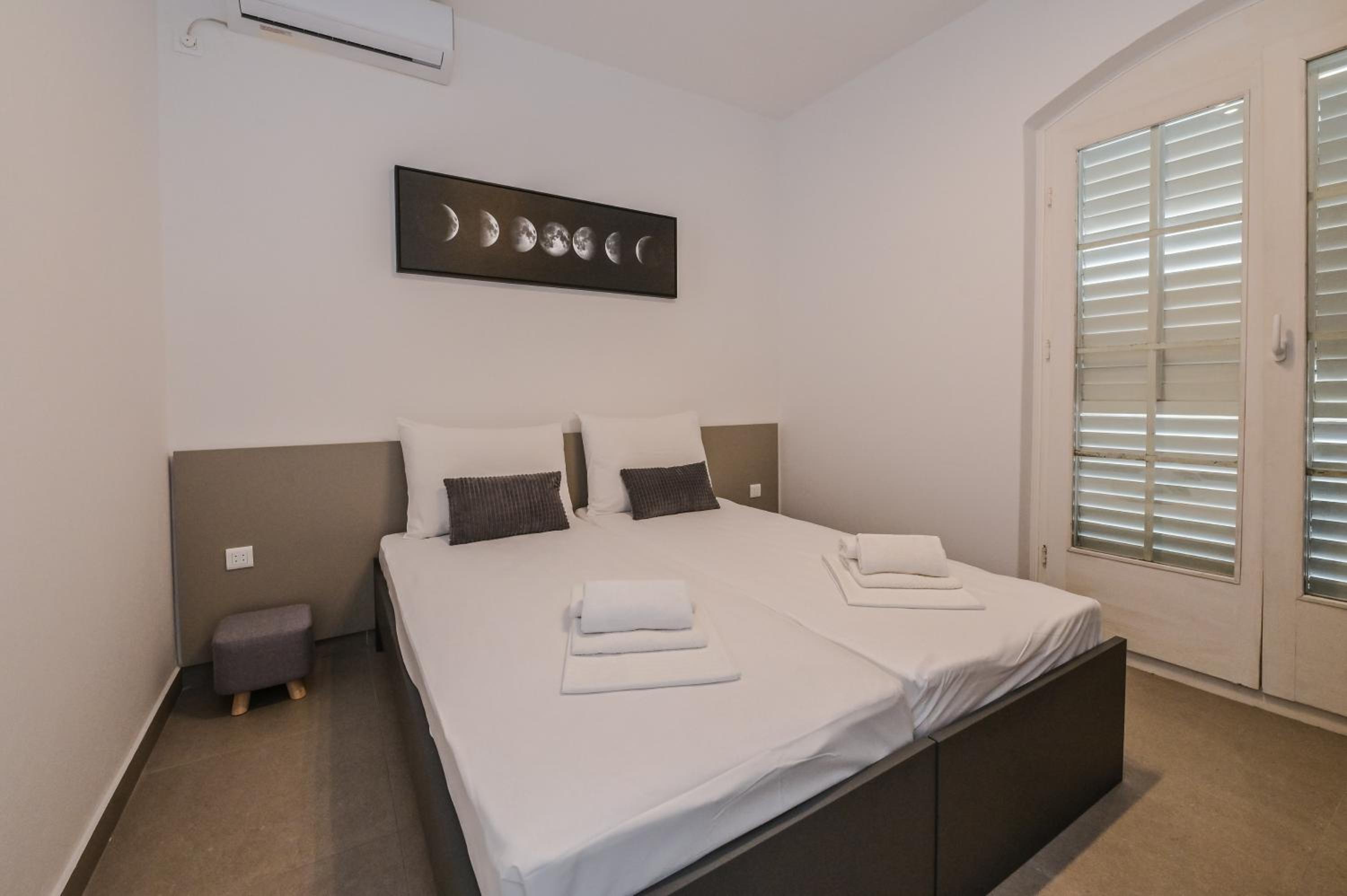 Two-Bedroom Apartment - Photo 5