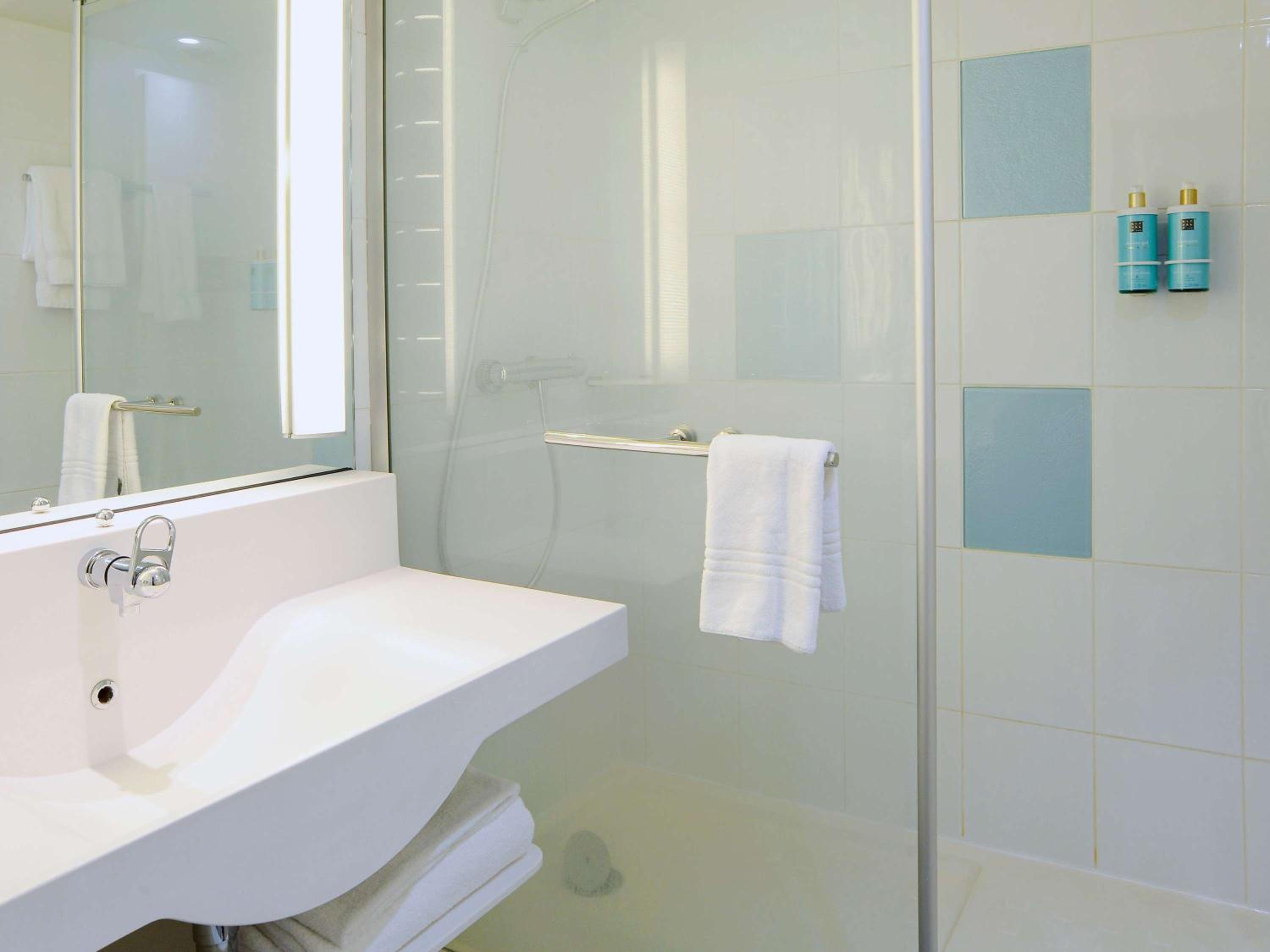 Executive Double Room with Single Sofa Bed photo 2