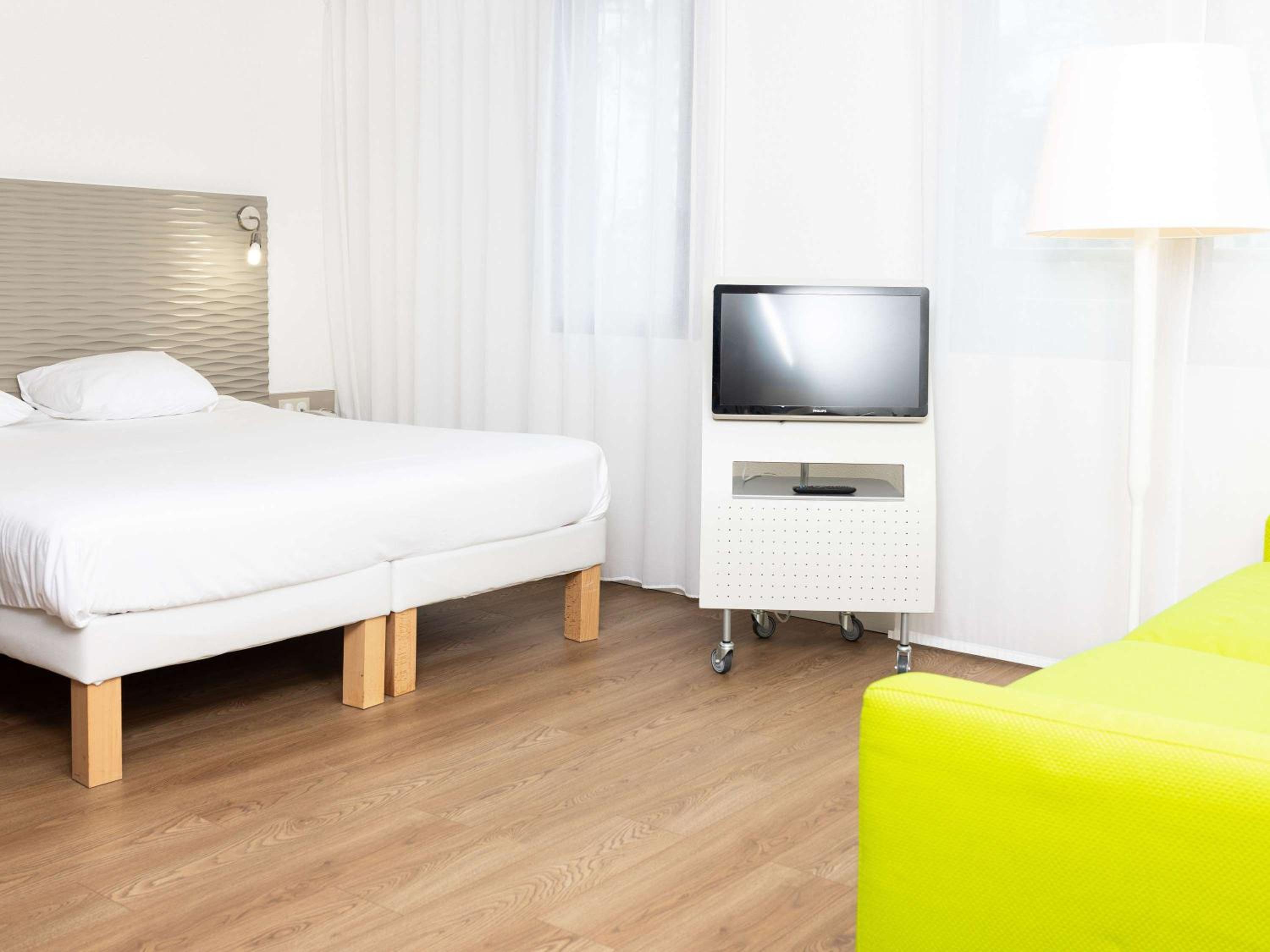 Family Suite with 1 Double Bed and 1 Sofa Bed - Photo 1