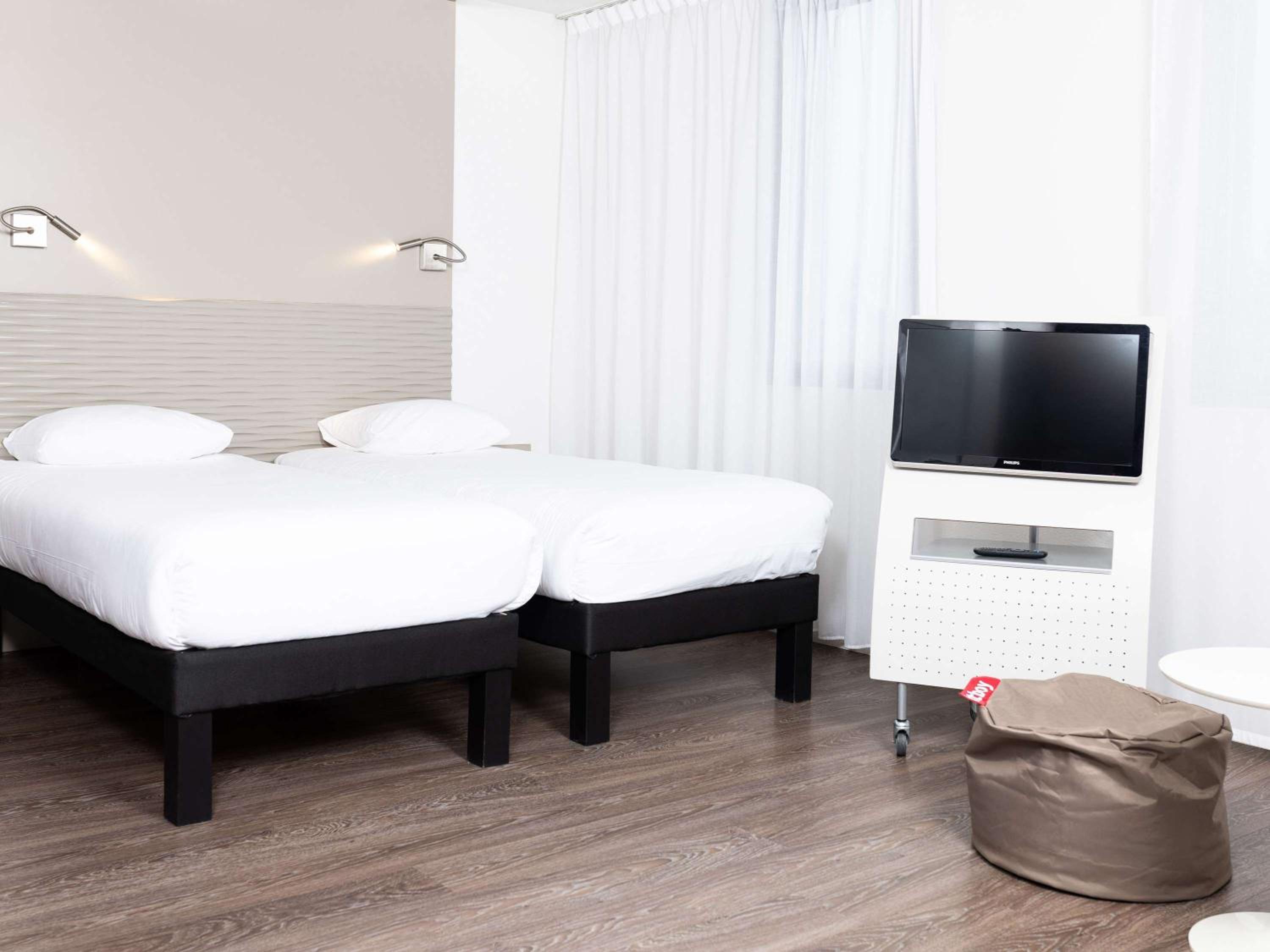 Standard Twin Room - Photo 1
