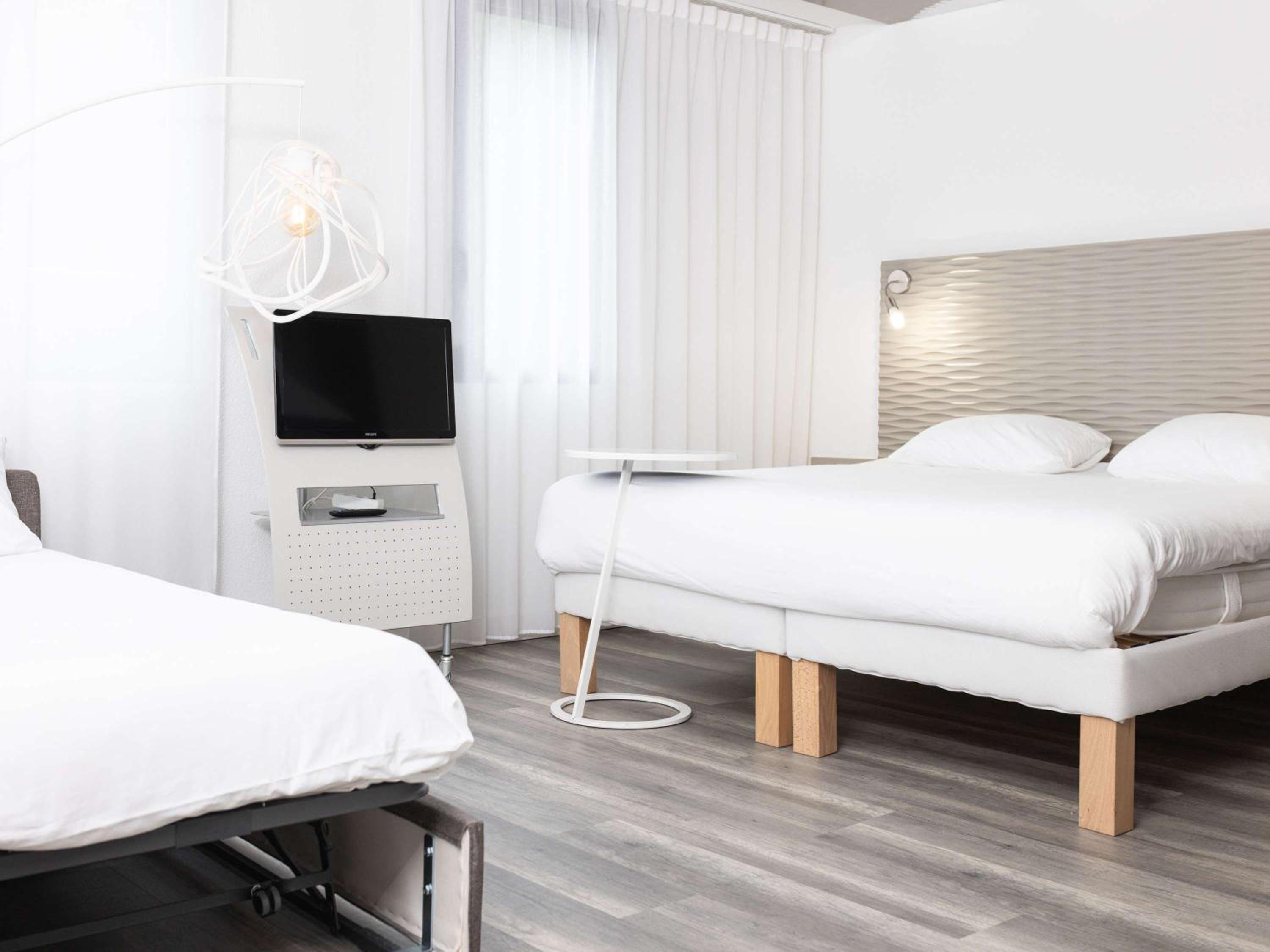 Family Suite with 1 Double Bed and 1 Sofa Bed - Photo 7