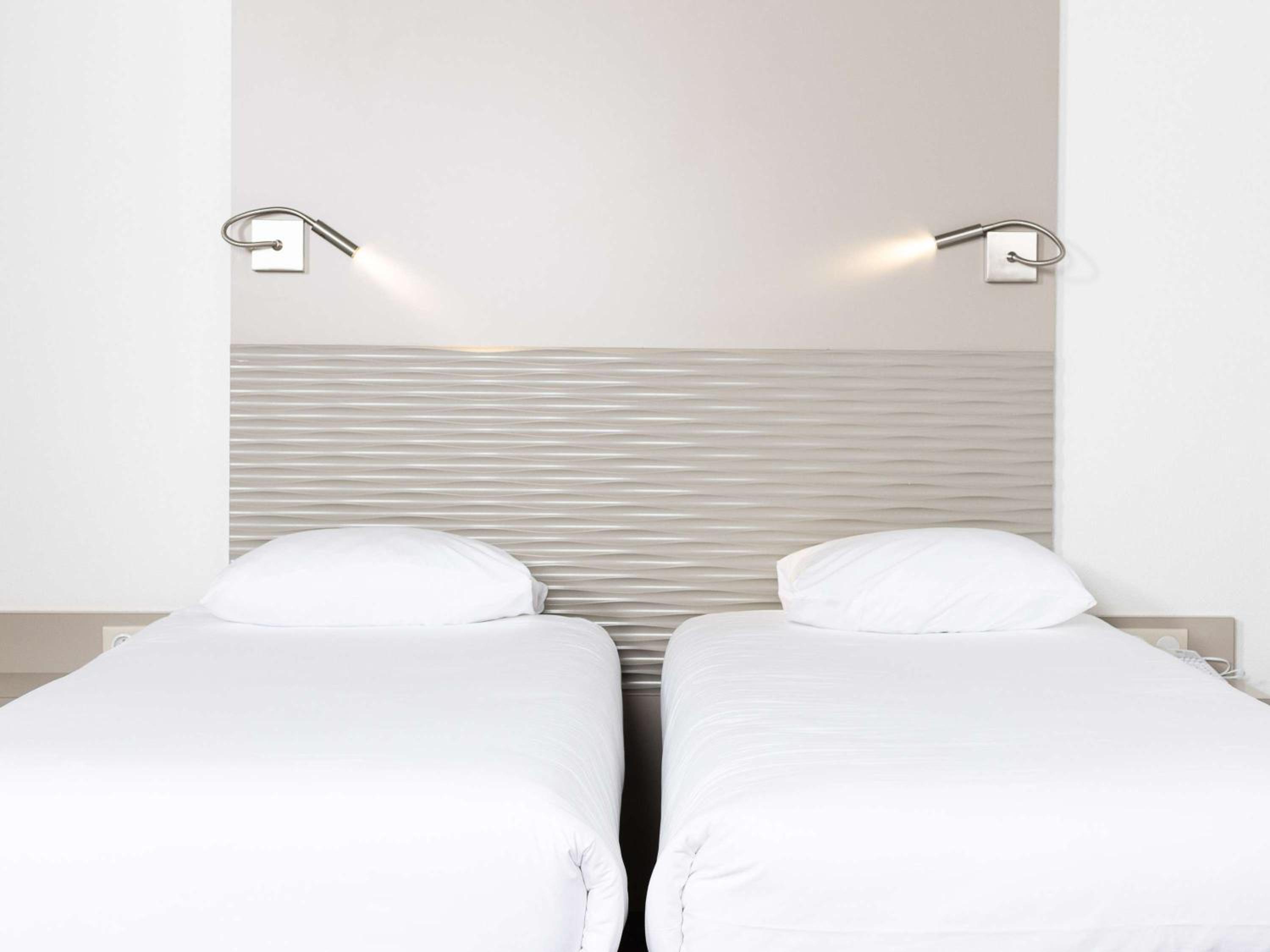 Standard Twin Room - Photo 3