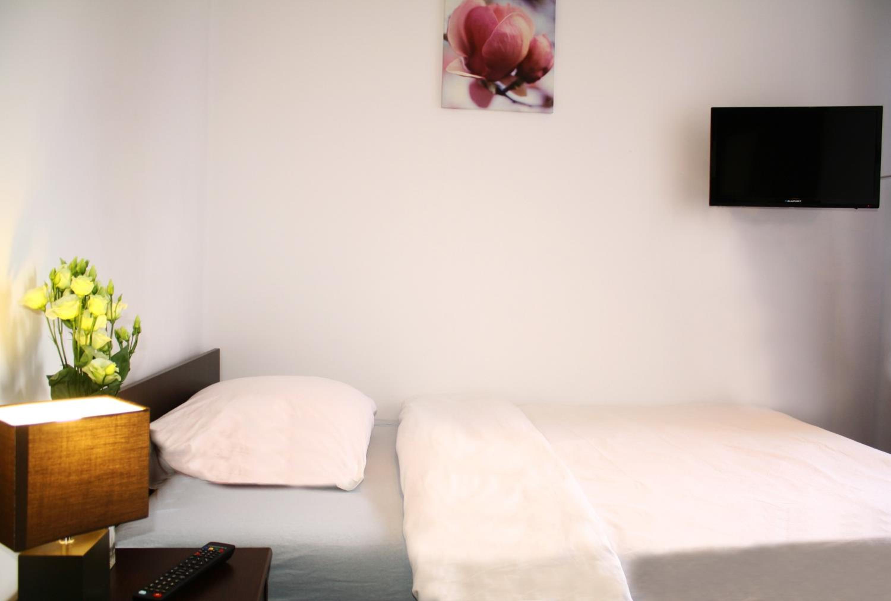Single Room with Private Bathroom photo 3