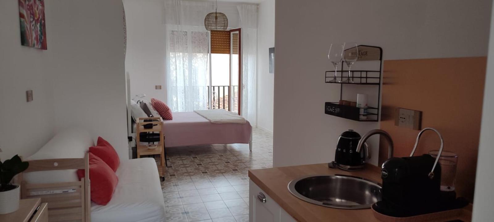 Family Suite with Balcony - Photo 31