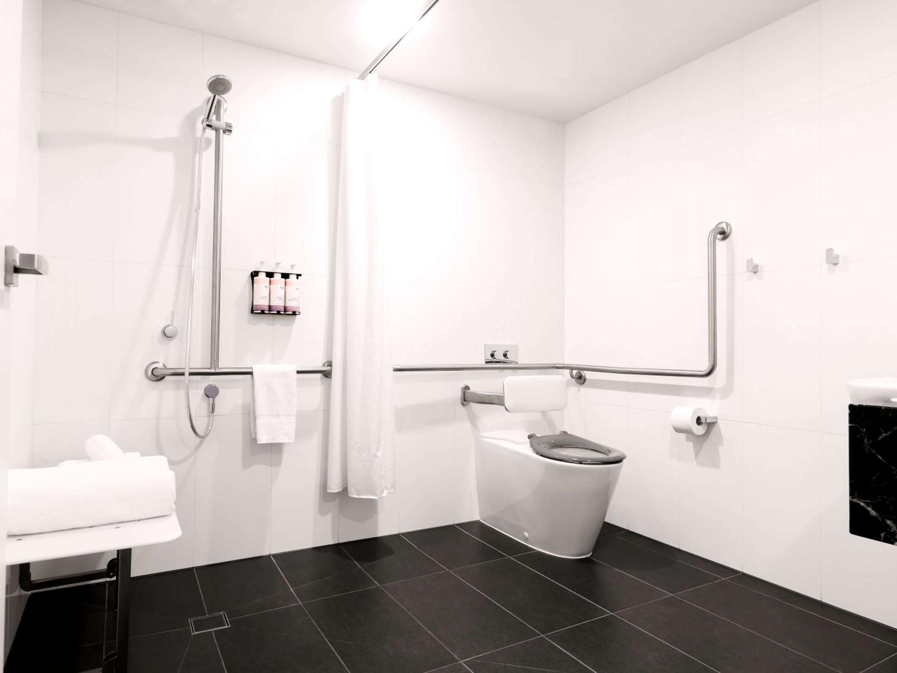 Accessible Superior King Room - Photo 2