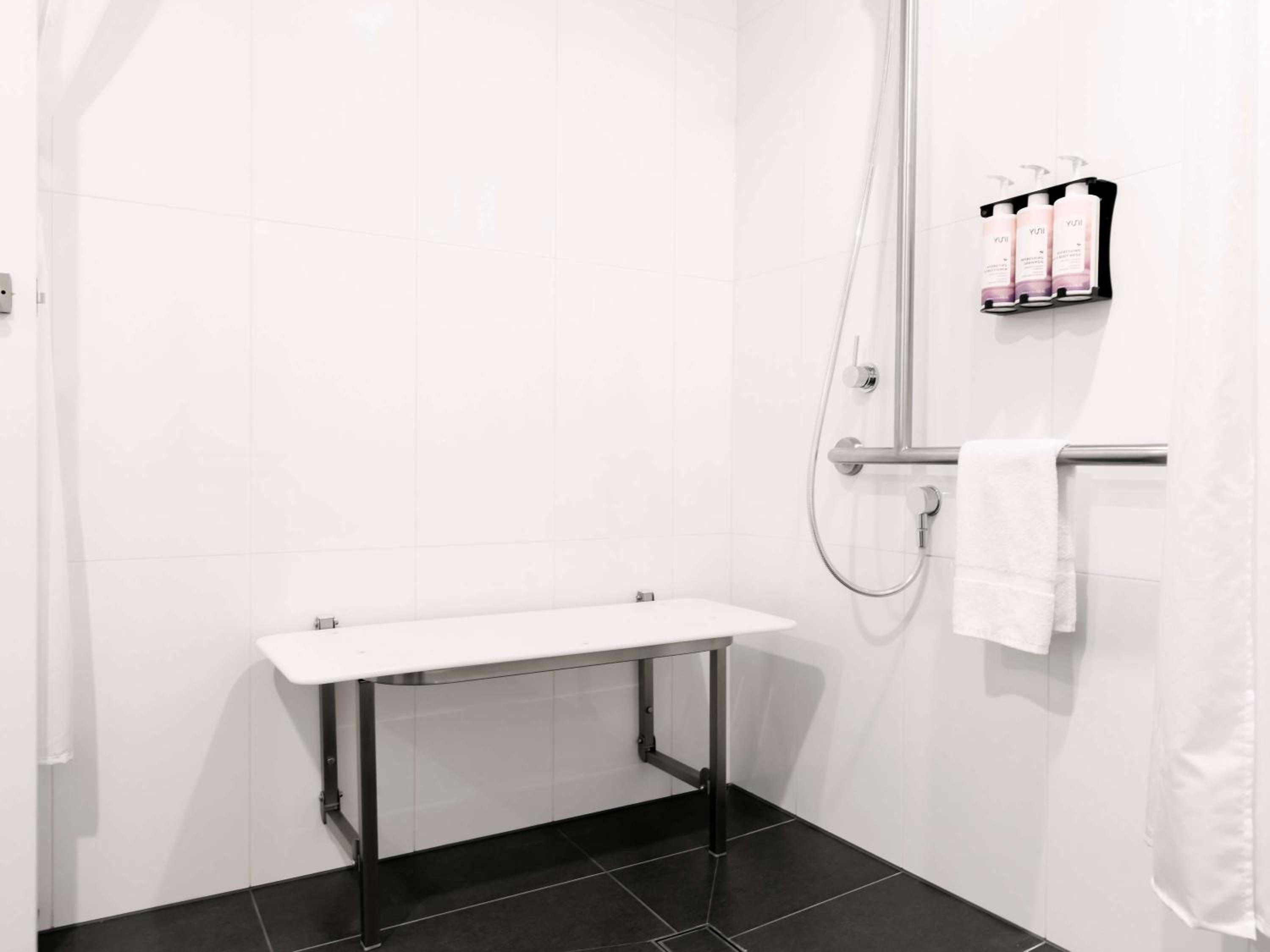 Accessible Superior King Room - Photo 7