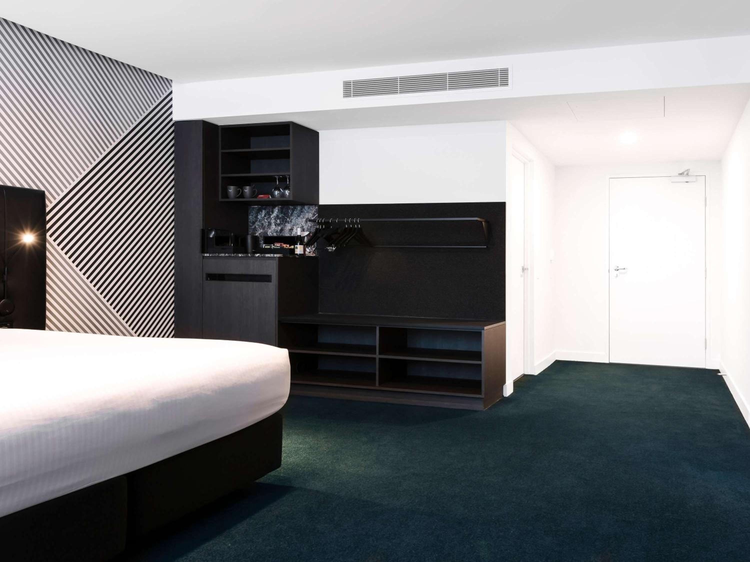 Accessible Superior King Room - Photo 5