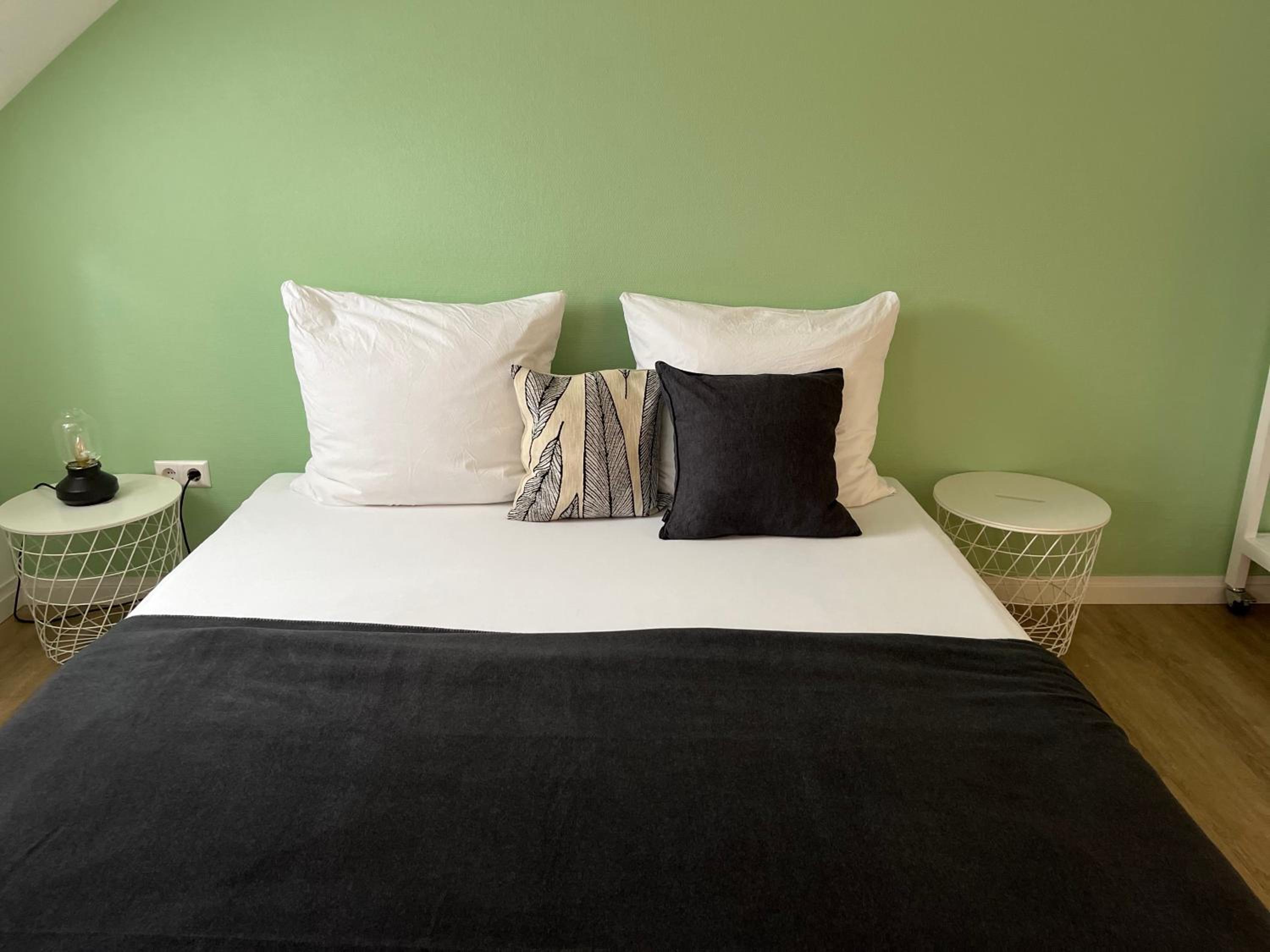 One-Bedroom Apartment - Photo 1