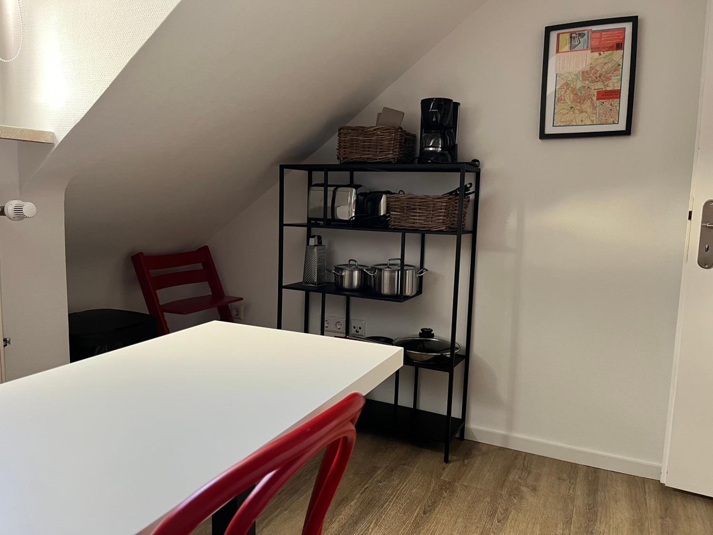 One-Bedroom Apartment - Photo 2