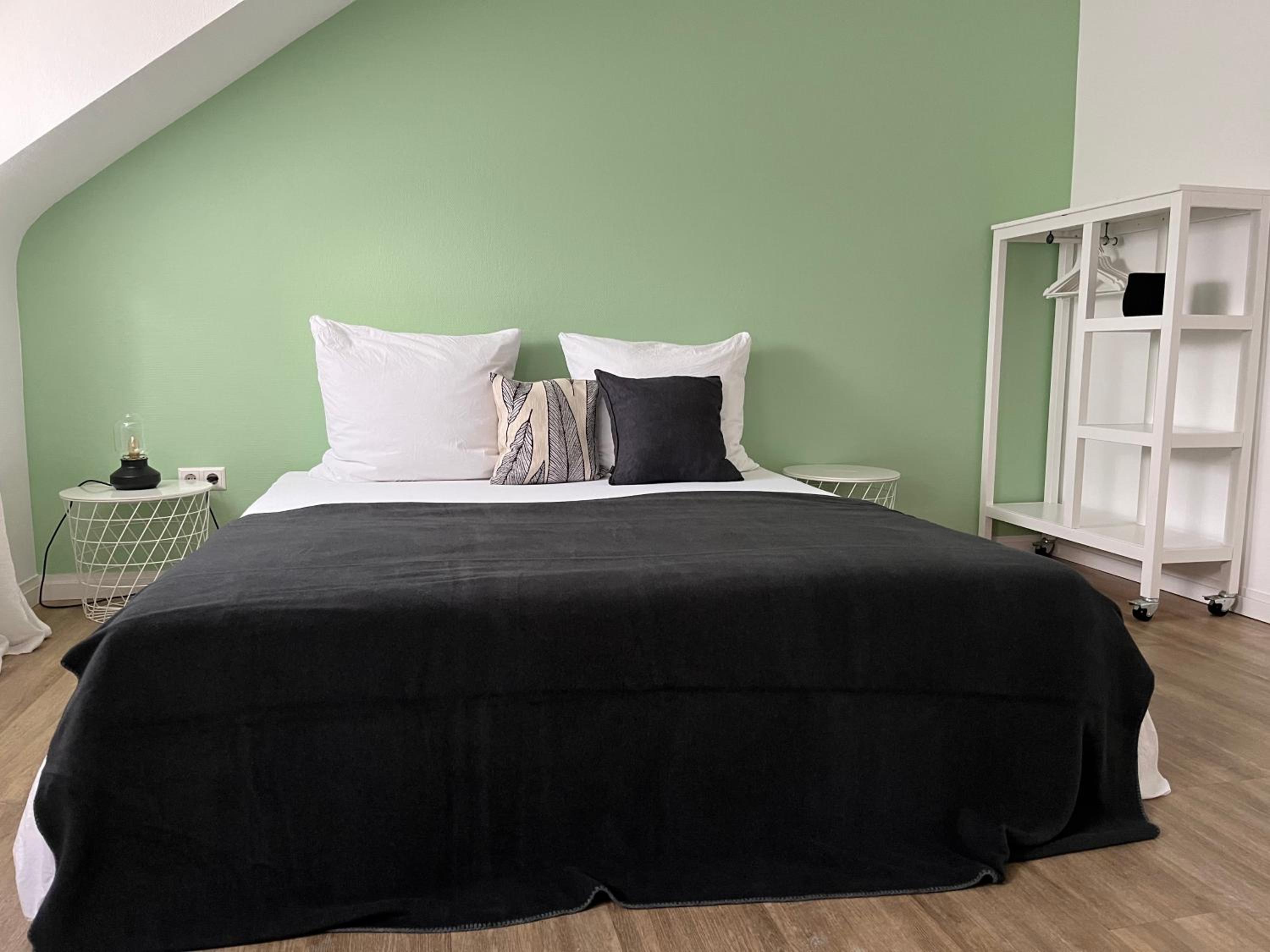 One-Bedroom Apartment - Photo 5