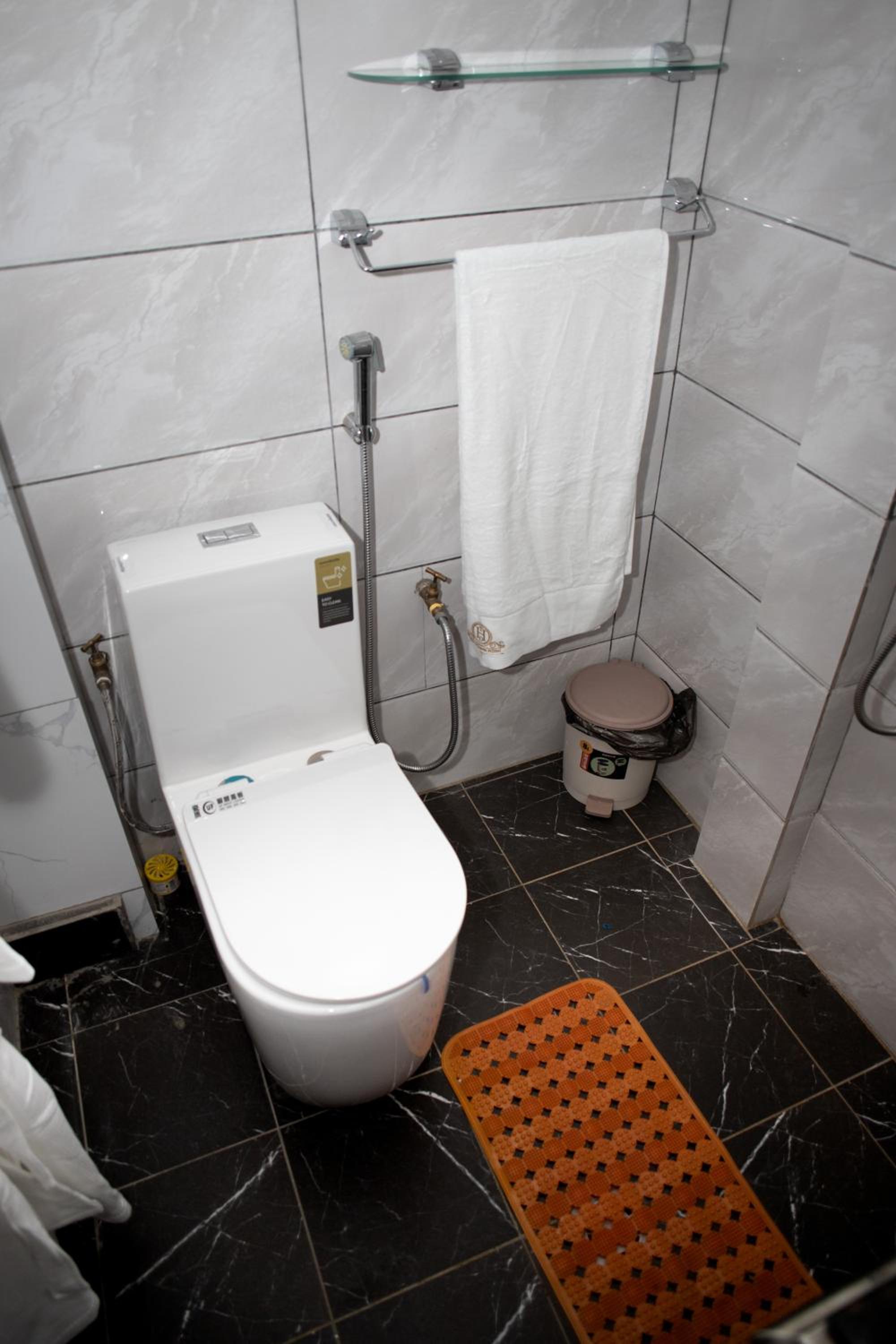 Single Room with Private Bathroom photo 2