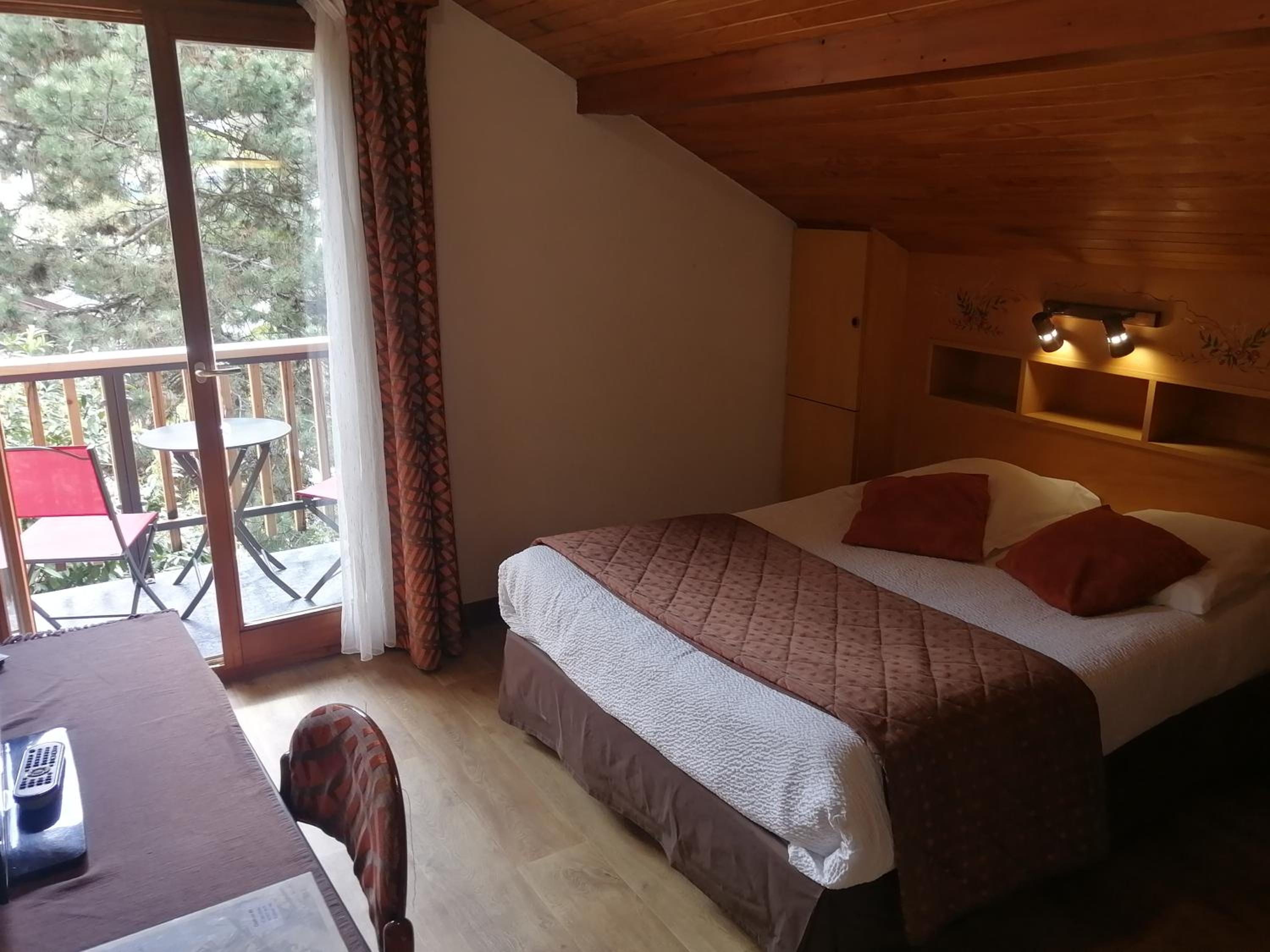 Standard Double Room photo 3