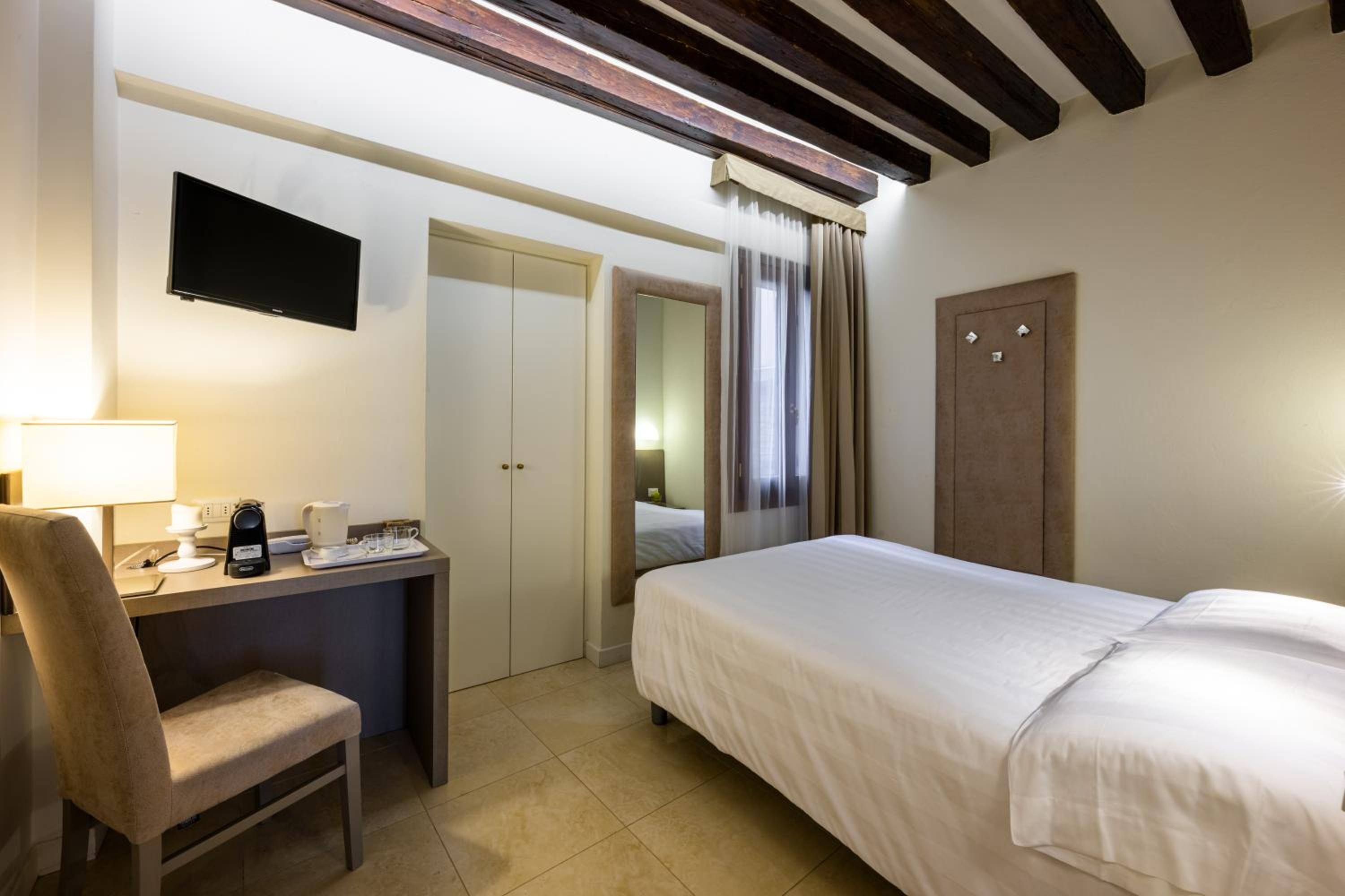 Small Double Room photo 3