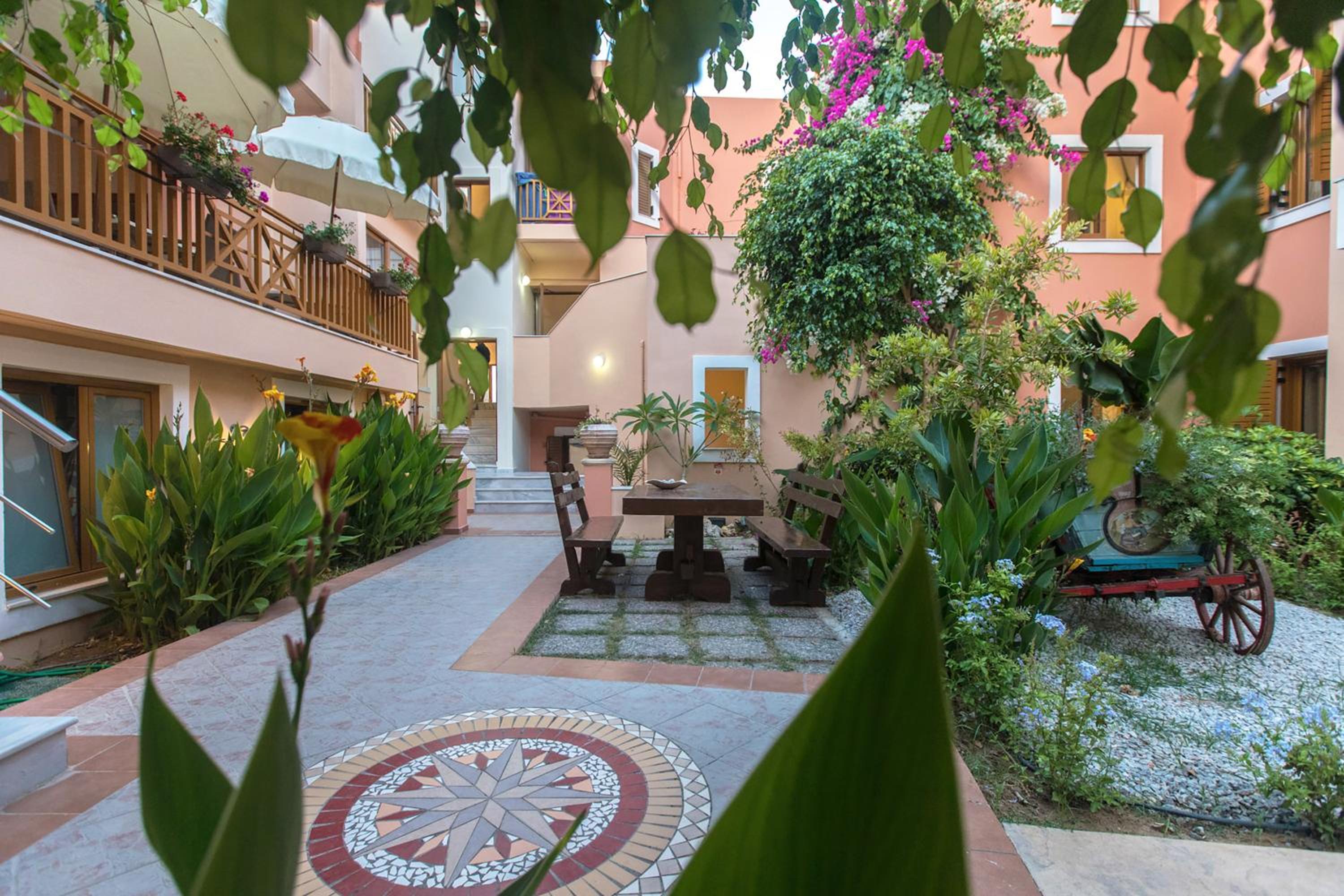 Comfort Apartment - Garden Level