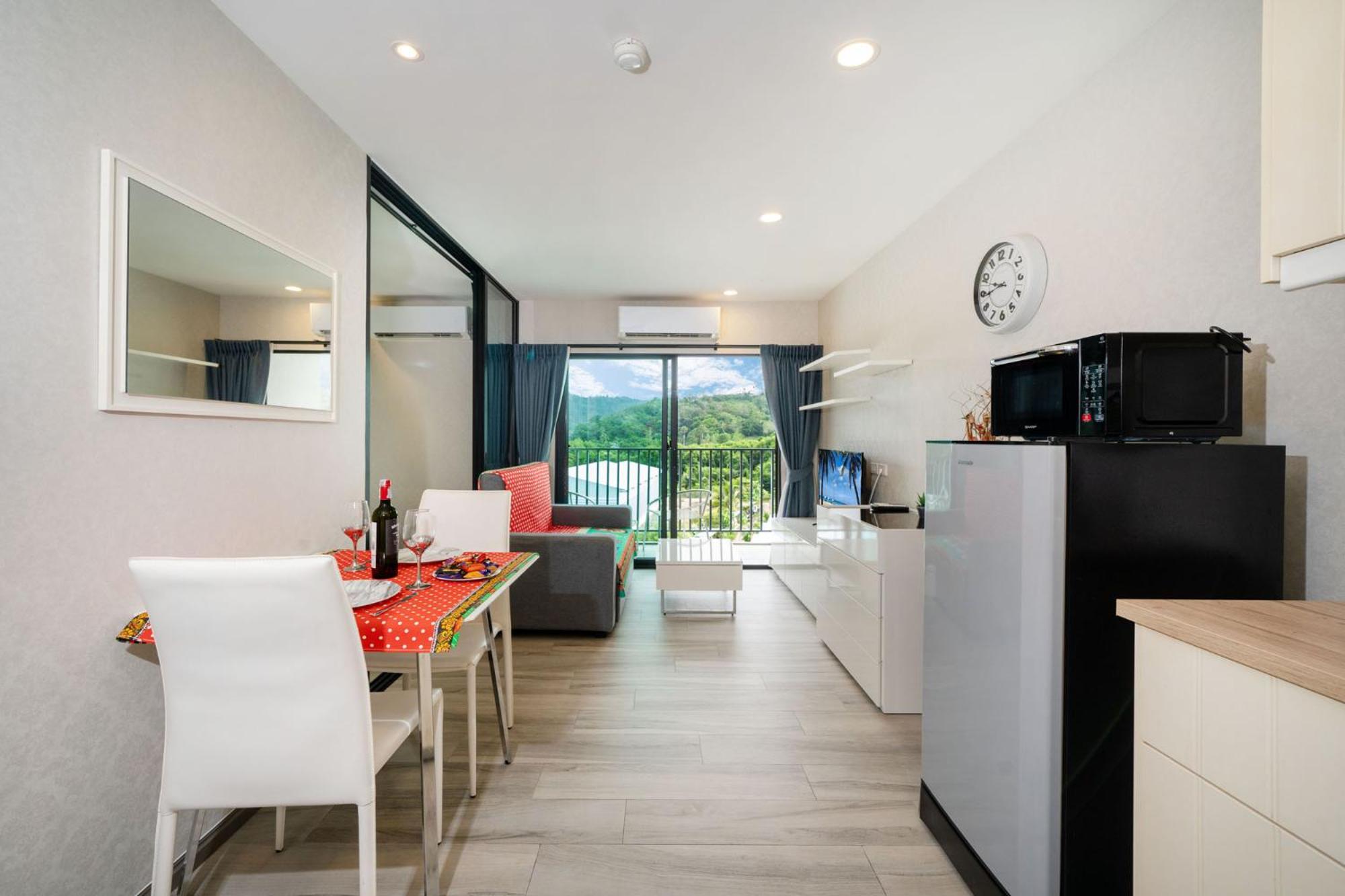 One-Bedroom Apartment with Balcony