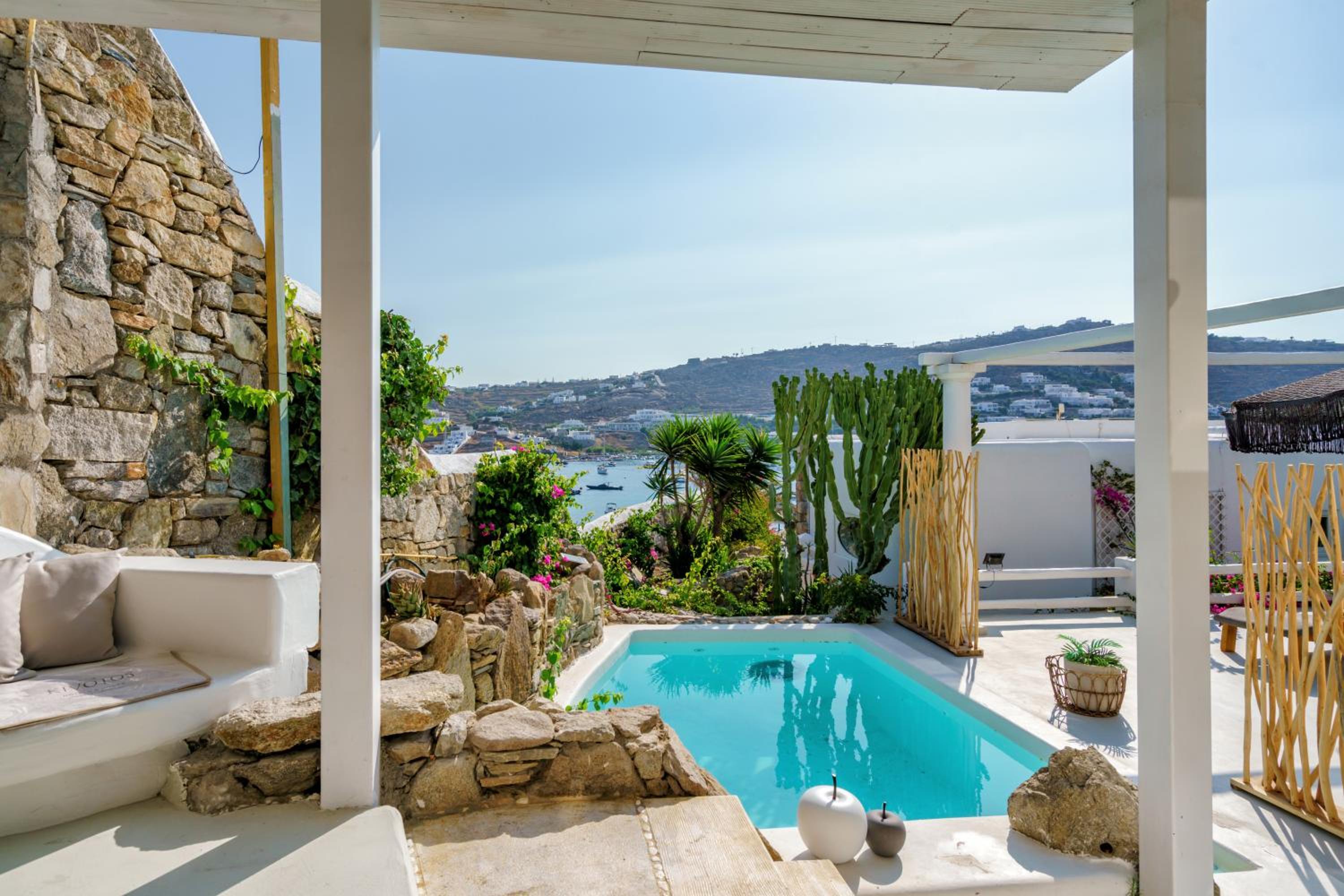 Suite with Pool - Photo 6