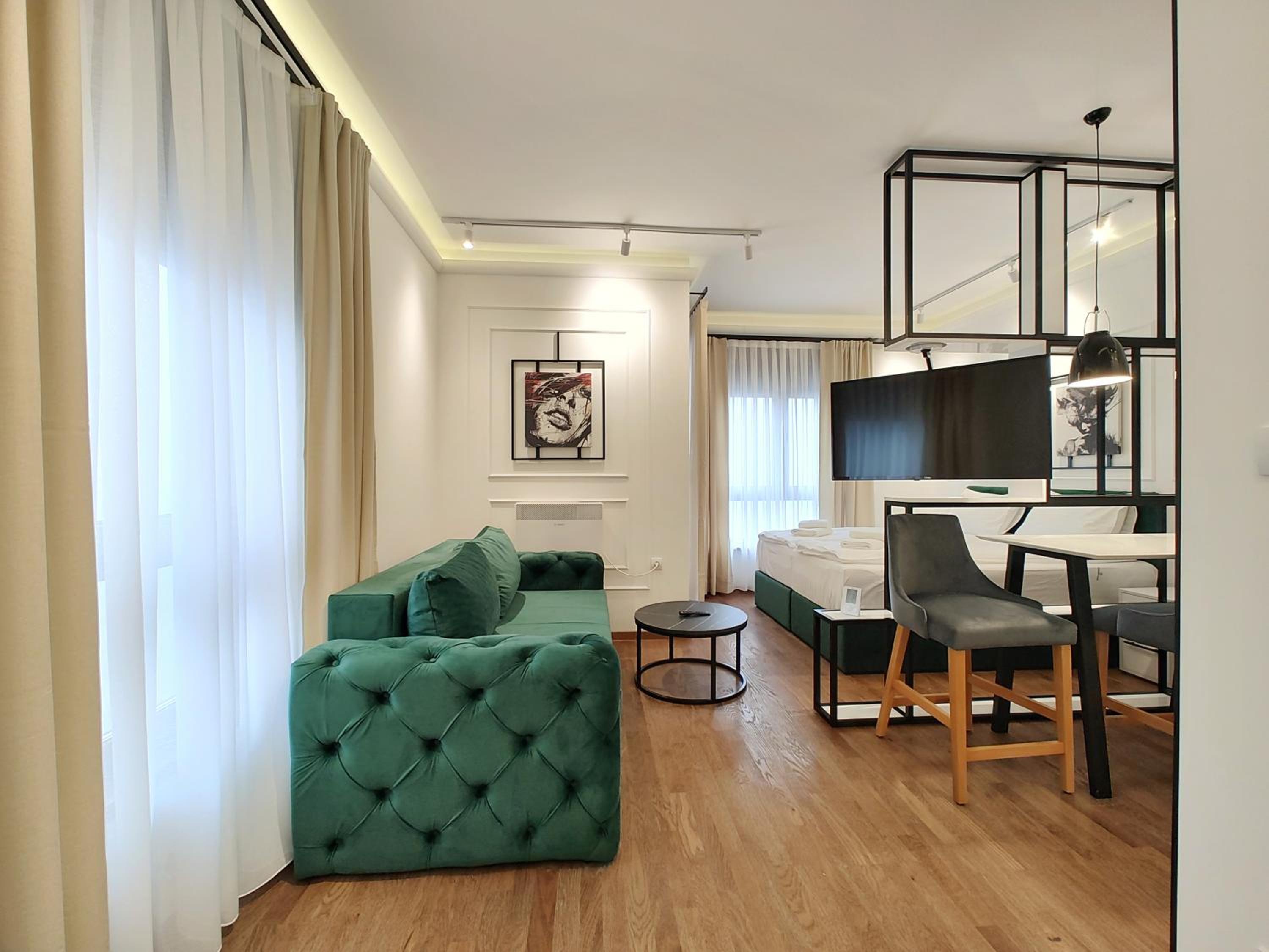 Deluxe King Studio