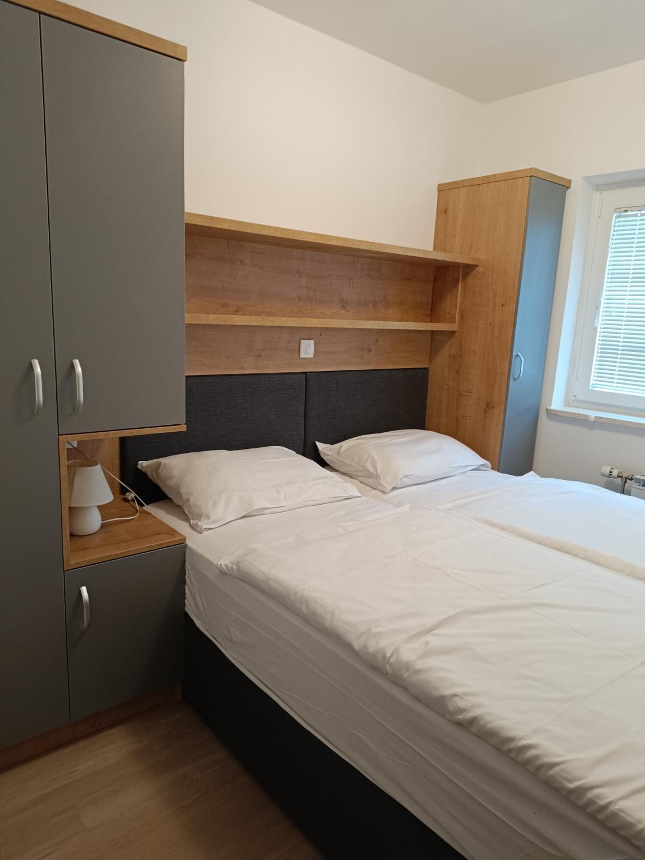 One-Bedroom Apartment with Terrace - Photo 4