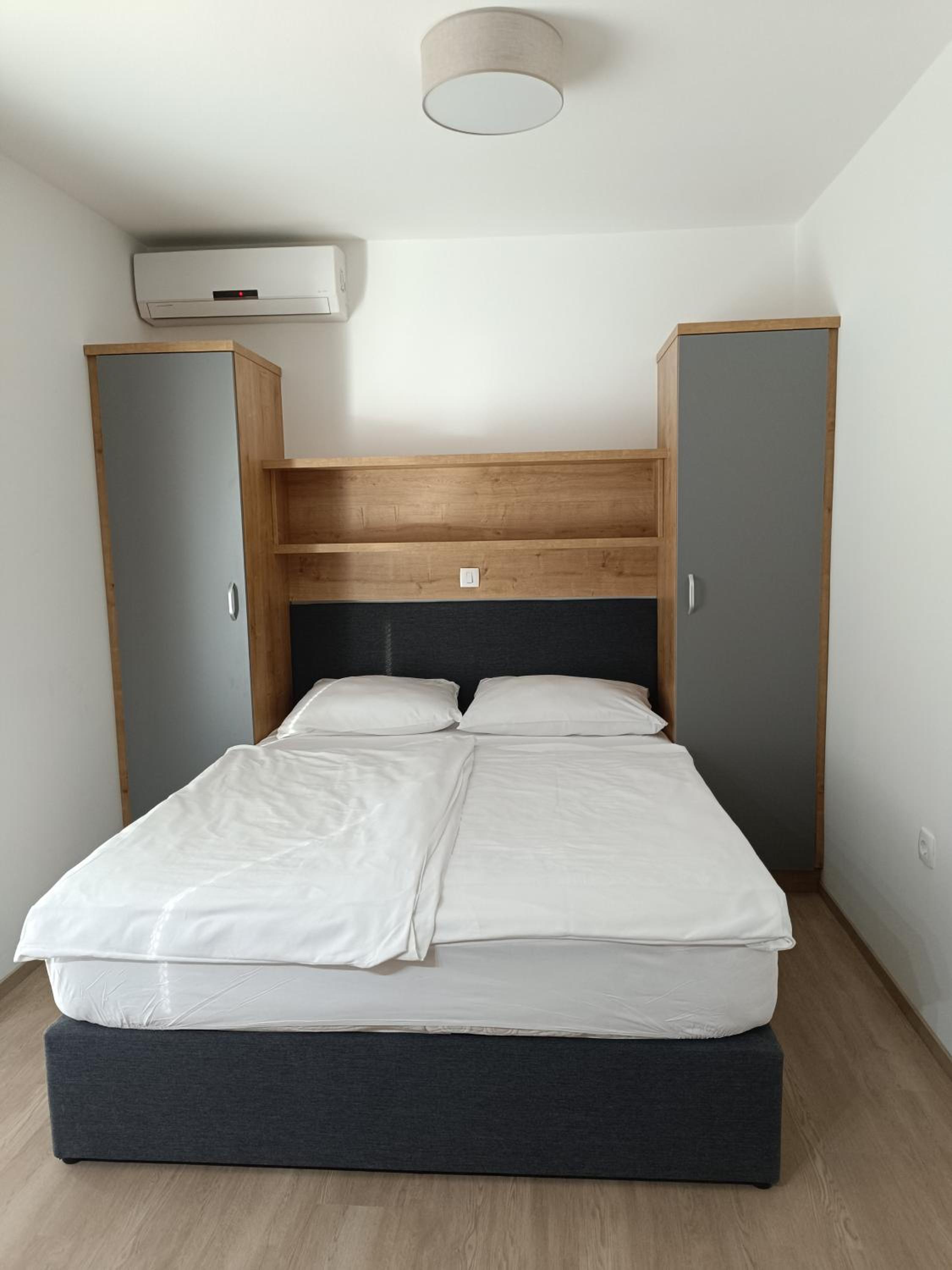 One-Bedroom Apartment with Terrace - Photo 3