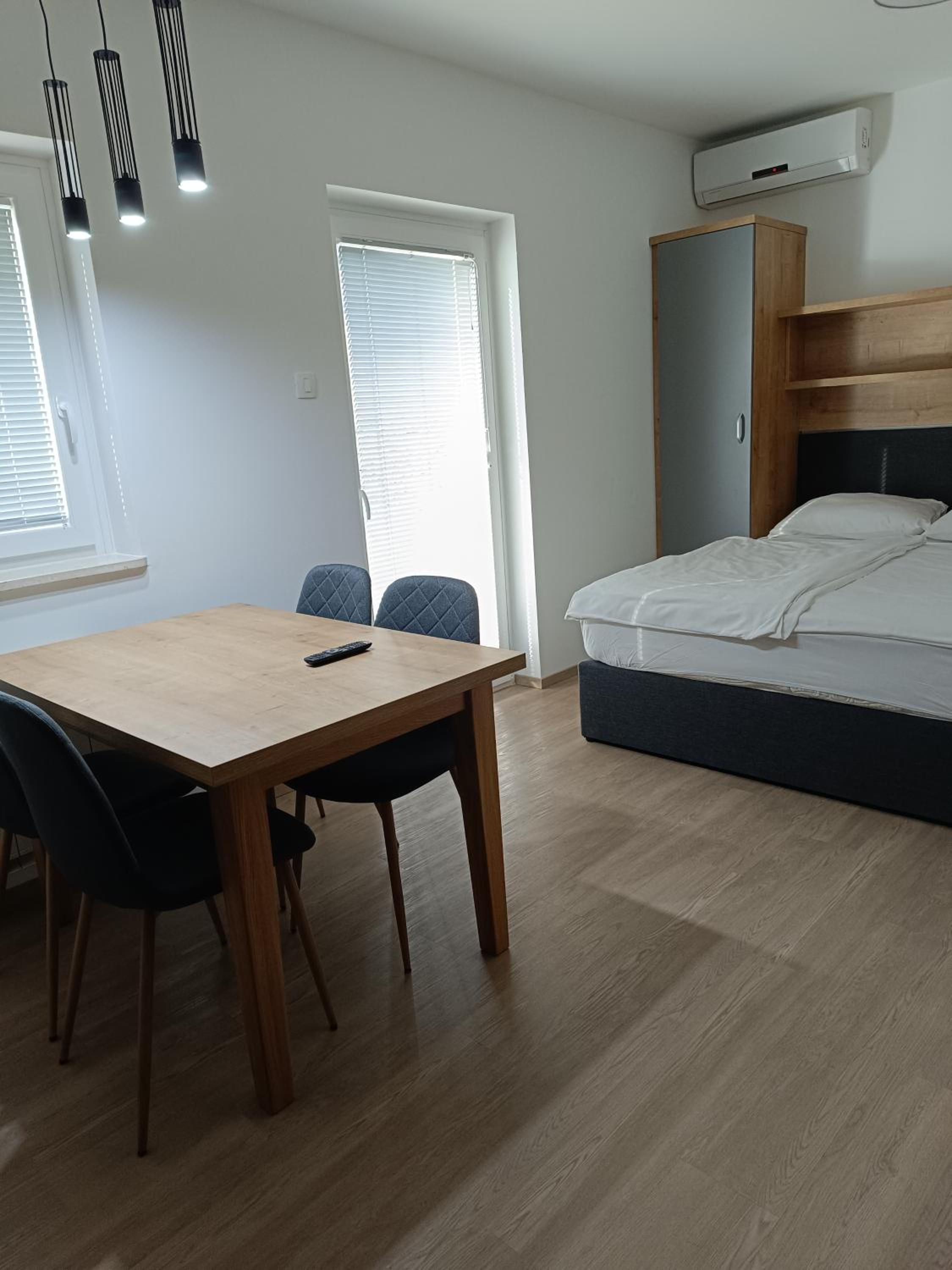 One-Bedroom Apartment with Terrace - Photo 6