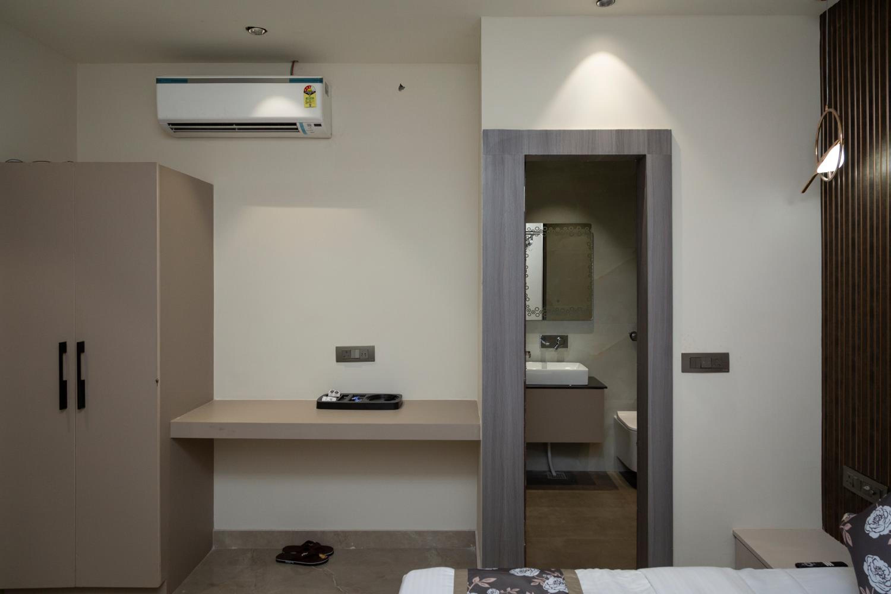 Deluxe King Room
