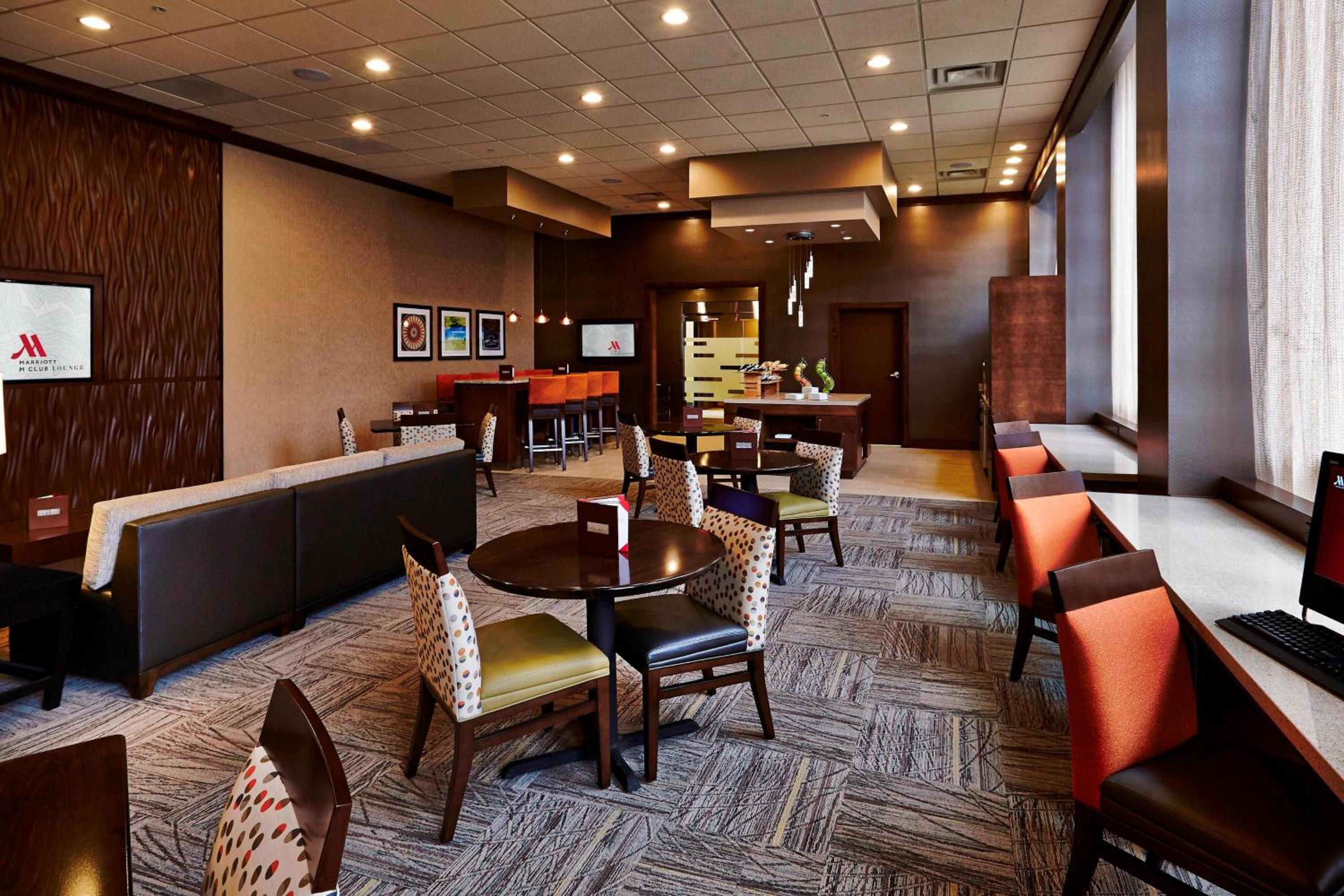 Corner King Room - Concierge Level - Photo 6