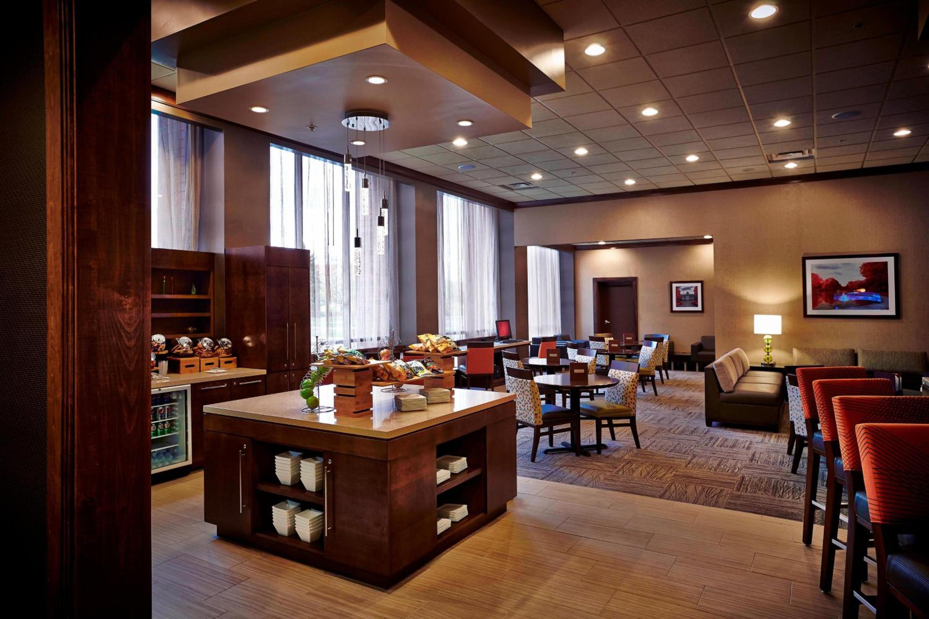 Corner King Room - Concierge Level - Photo 7