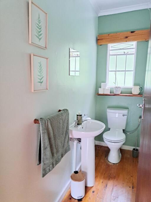 Three-Bedroom House photo 3