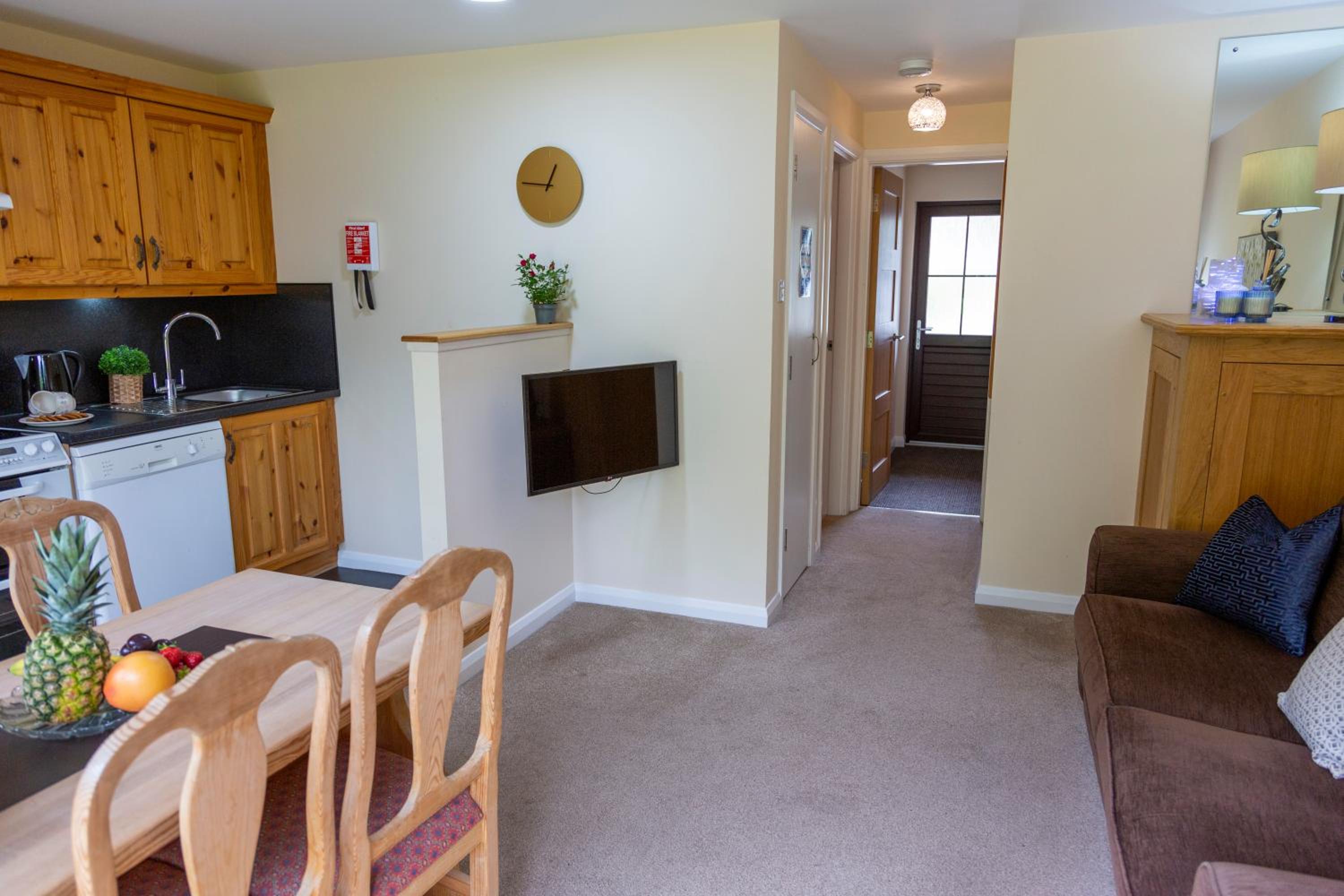 Apartment with Terrace - Photo 8