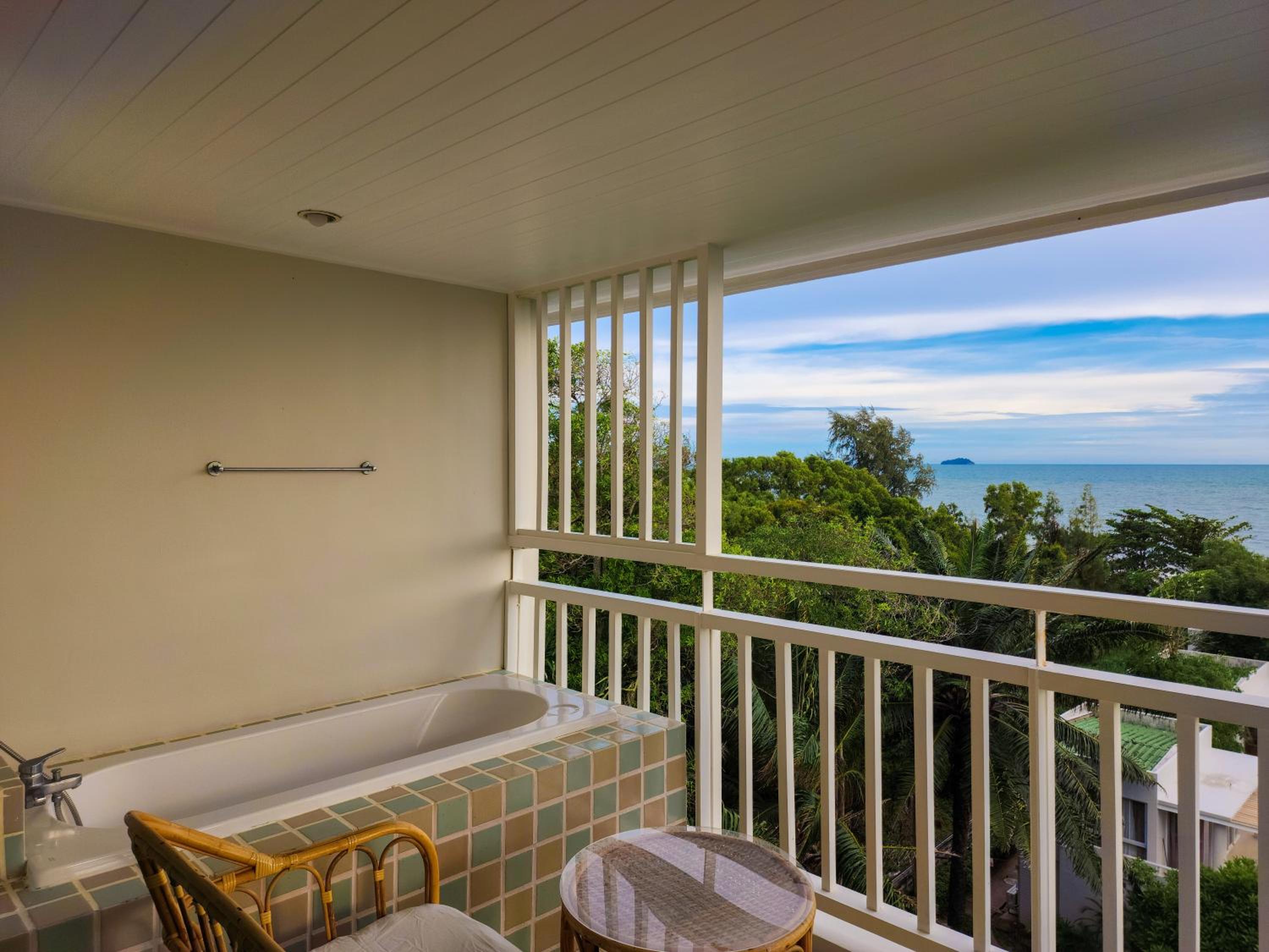 Deluxe Double Room Corner with Sea View - Photo 2