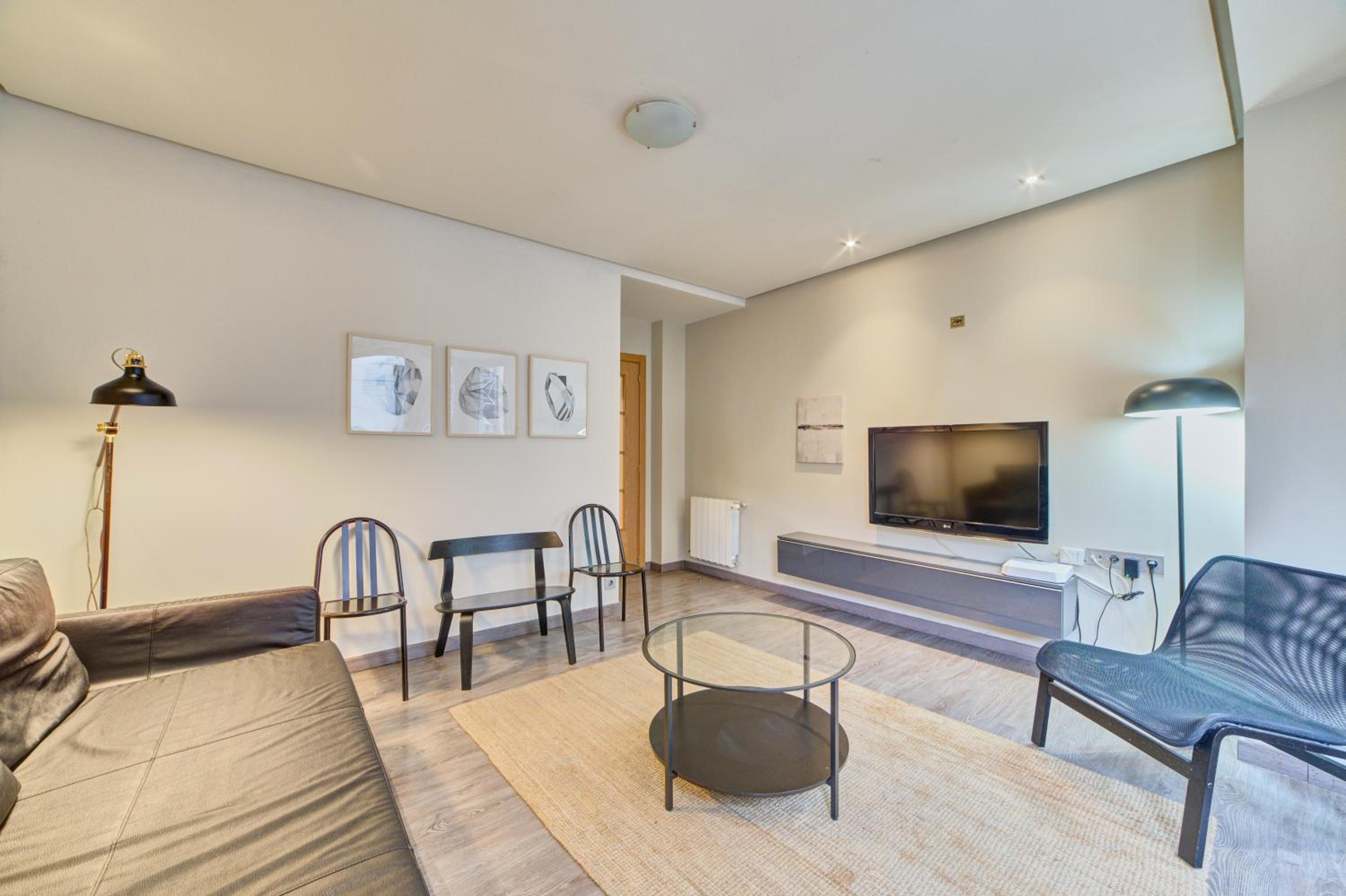 Three-Bedroom Apartment photo 2