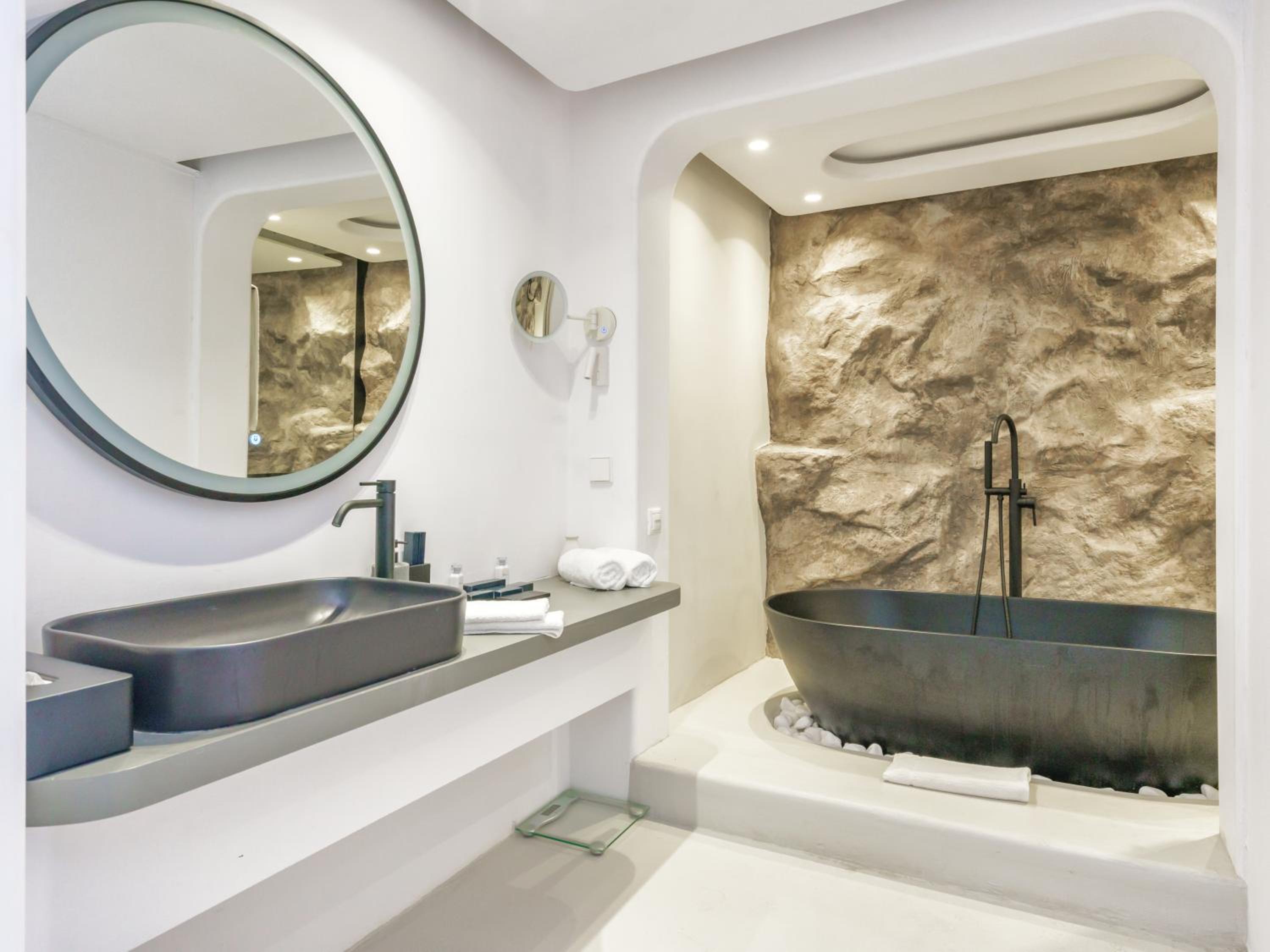 Two-Bedroom Suite with Sea View and Pool